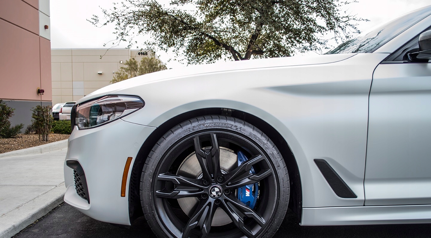 FOLIA BIAŁA SATYNA PERŁA 20m x 152cm CHROM MAT SAMOCHODOWA SAMOPRZYLEPNA Długość (cm) 2000 cm