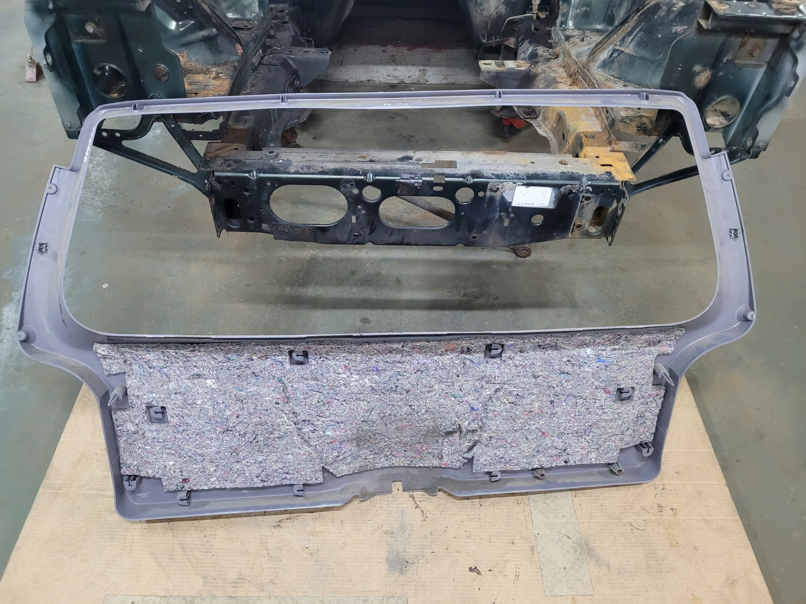 Jeep Cherokee XJ 97-01 tapicerka tylnej klapy Numer katalogowy części Jeep Cherokee XJ 97-01 tapicerka tylnej klapy