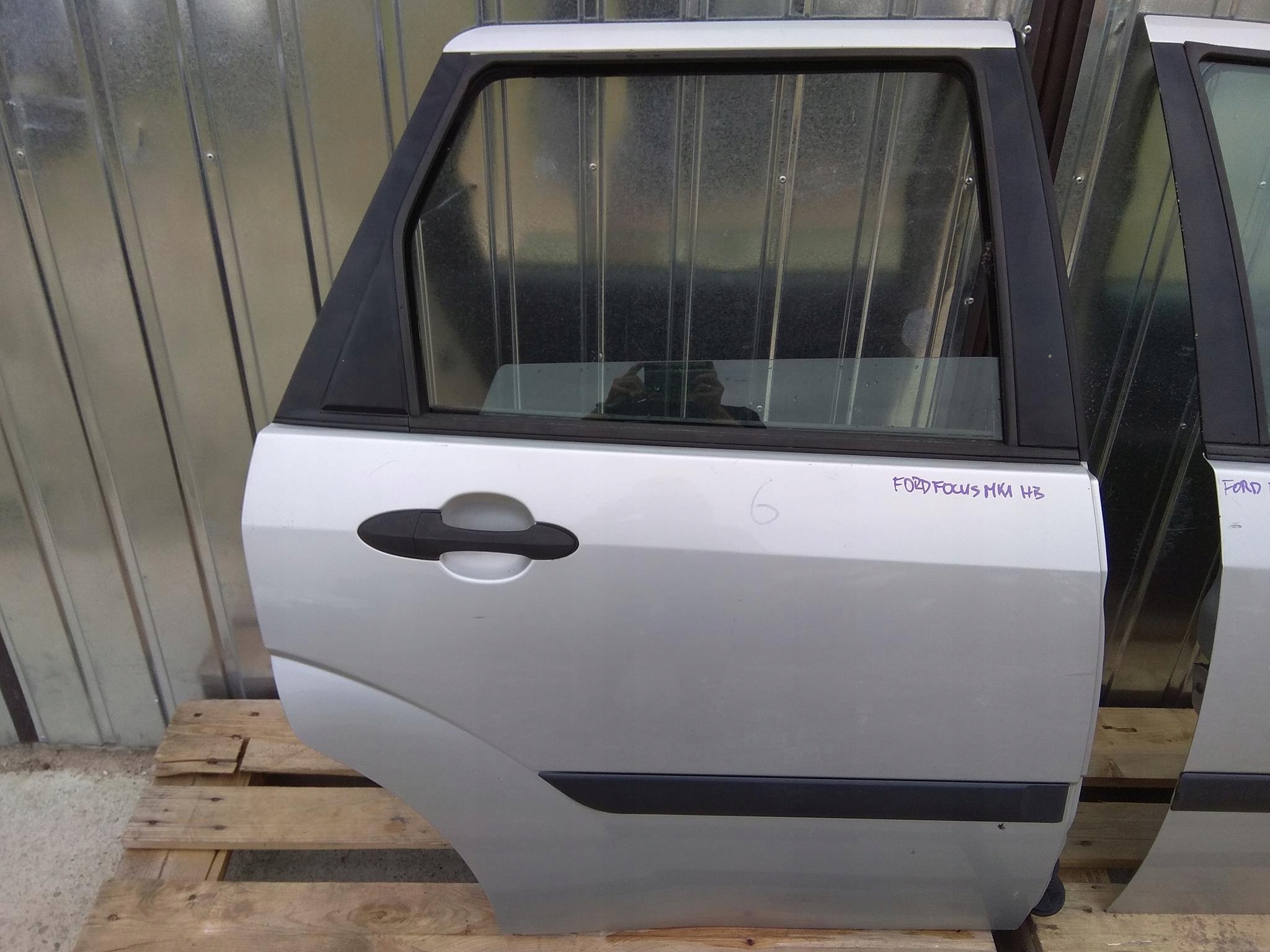 DRZWI PRAWE PRAWY TYL FORD FOCUS MK1 FL KOMBI 08