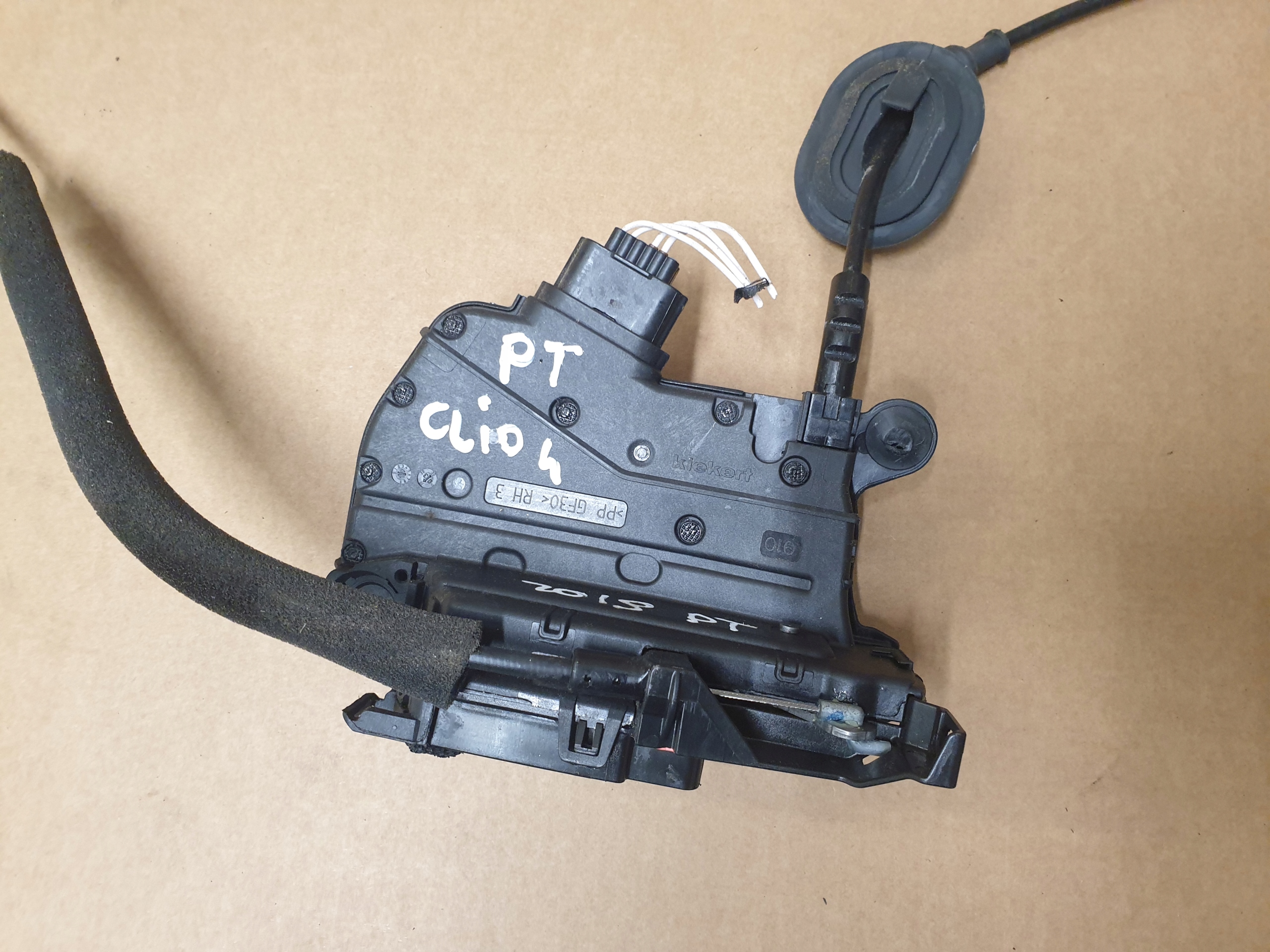 lock door PT RENAULT CLIO 4 IV 2013- 825004167R