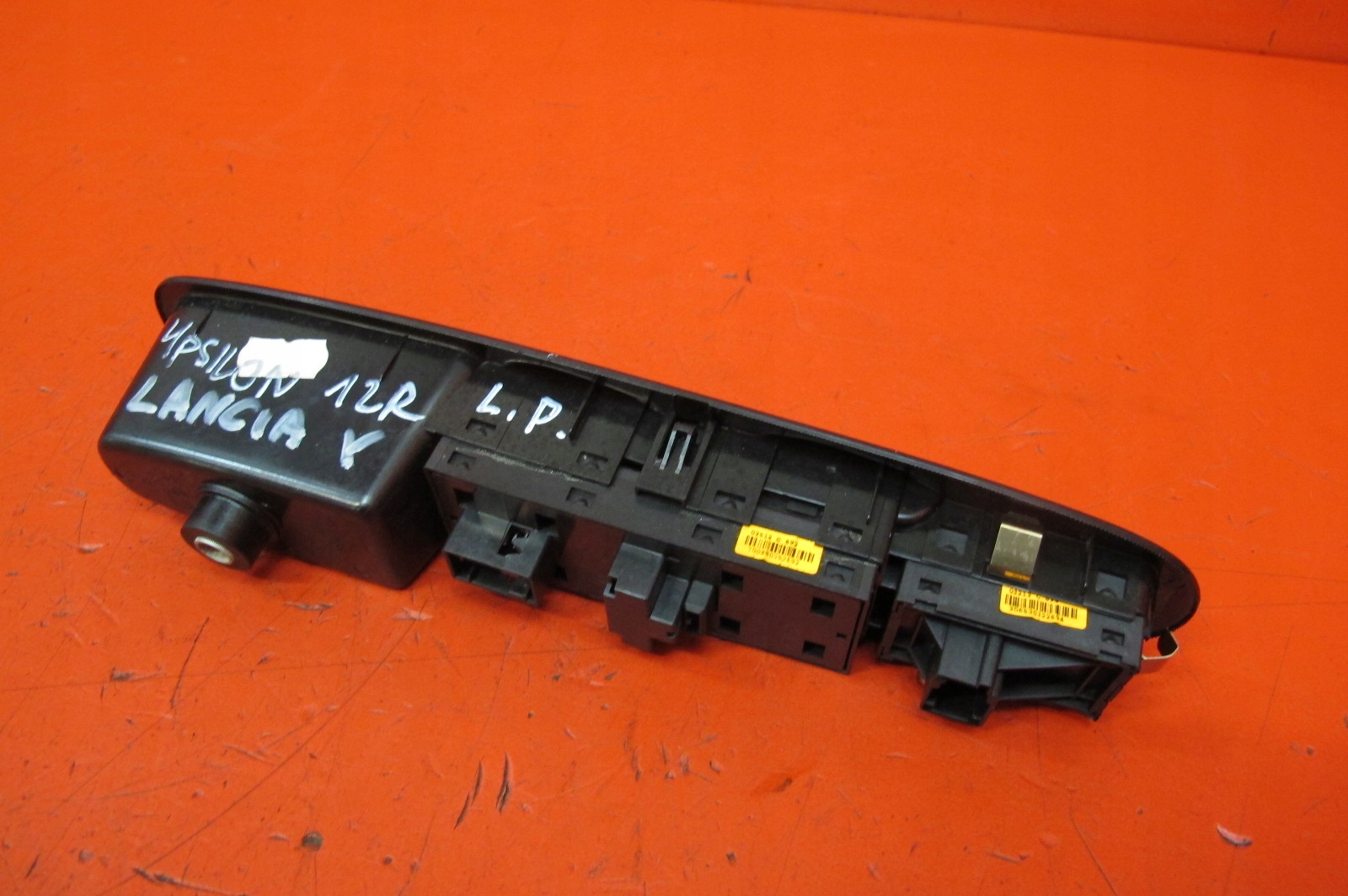 Lancia Ypsilon 3 III 312 11- PANEL window control switch left front 735531346