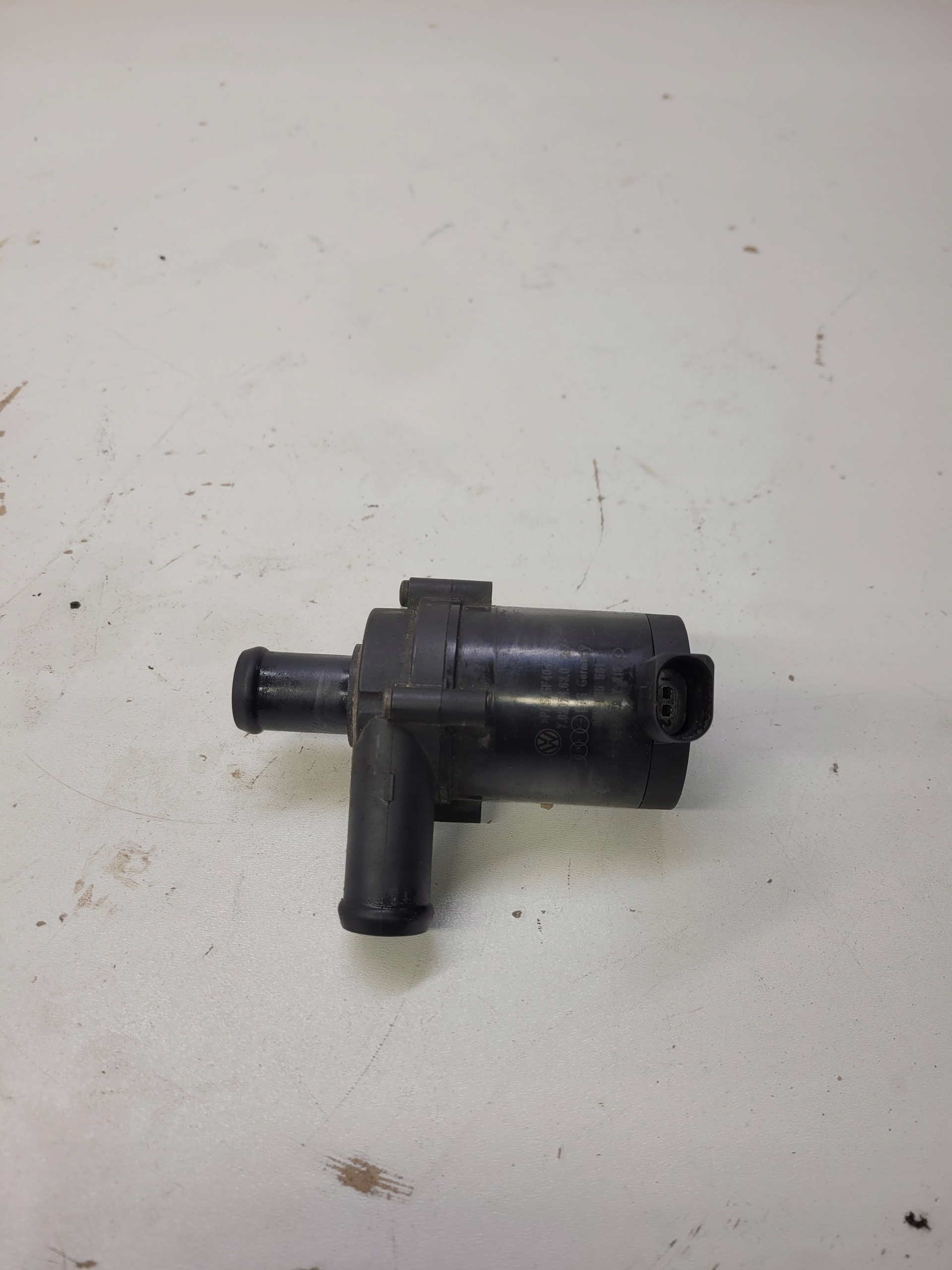 supplementary water pump AUDI A4 B8 A5 A6 06H965561