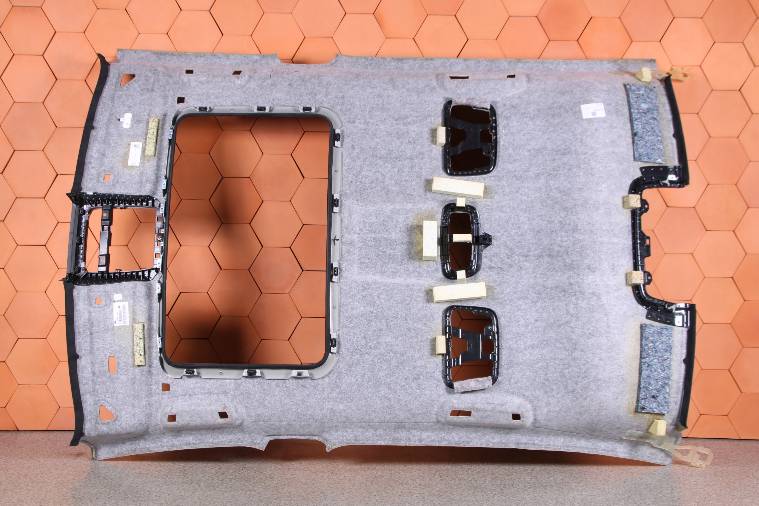 BMW 7 G12 - PODSUFITKA CZARNA ALCANTARA - JAK NOWA Typ samochodu Samochody osobowe