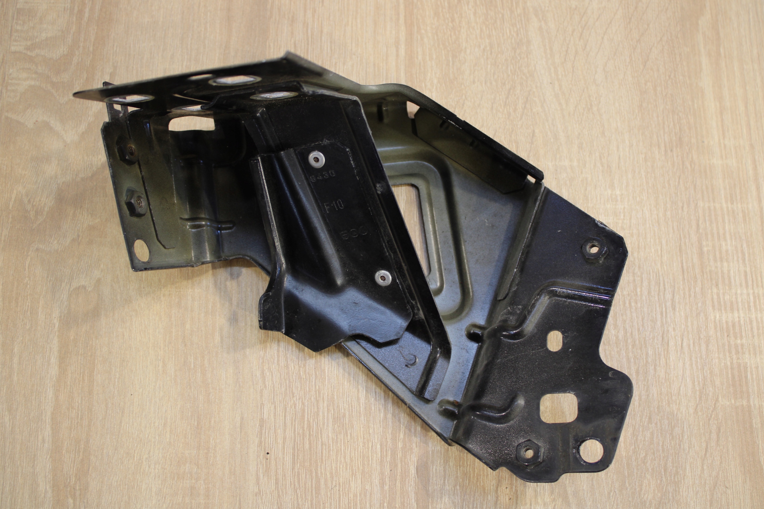 MOCOWANIE BŁOTNIKA PRAWY PRZÓD ALFA ROMEO GIULIETTA