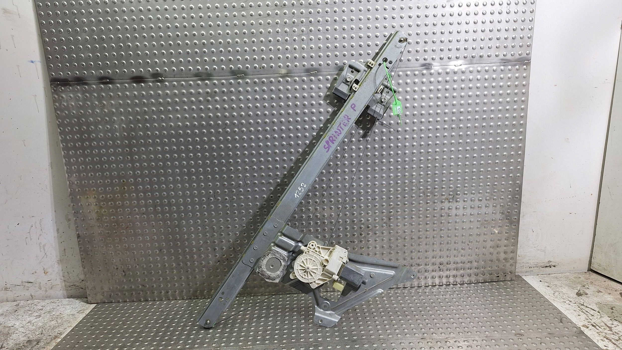 mini motor window regulator right front A9067200146 CRAFTER and SPRINTER W906