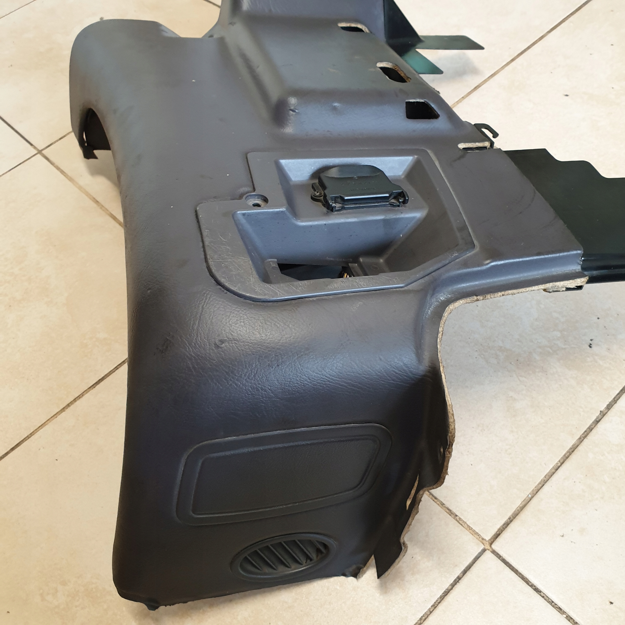 passenger compartment cover below steering wheel, MERCEDES A W168 EU