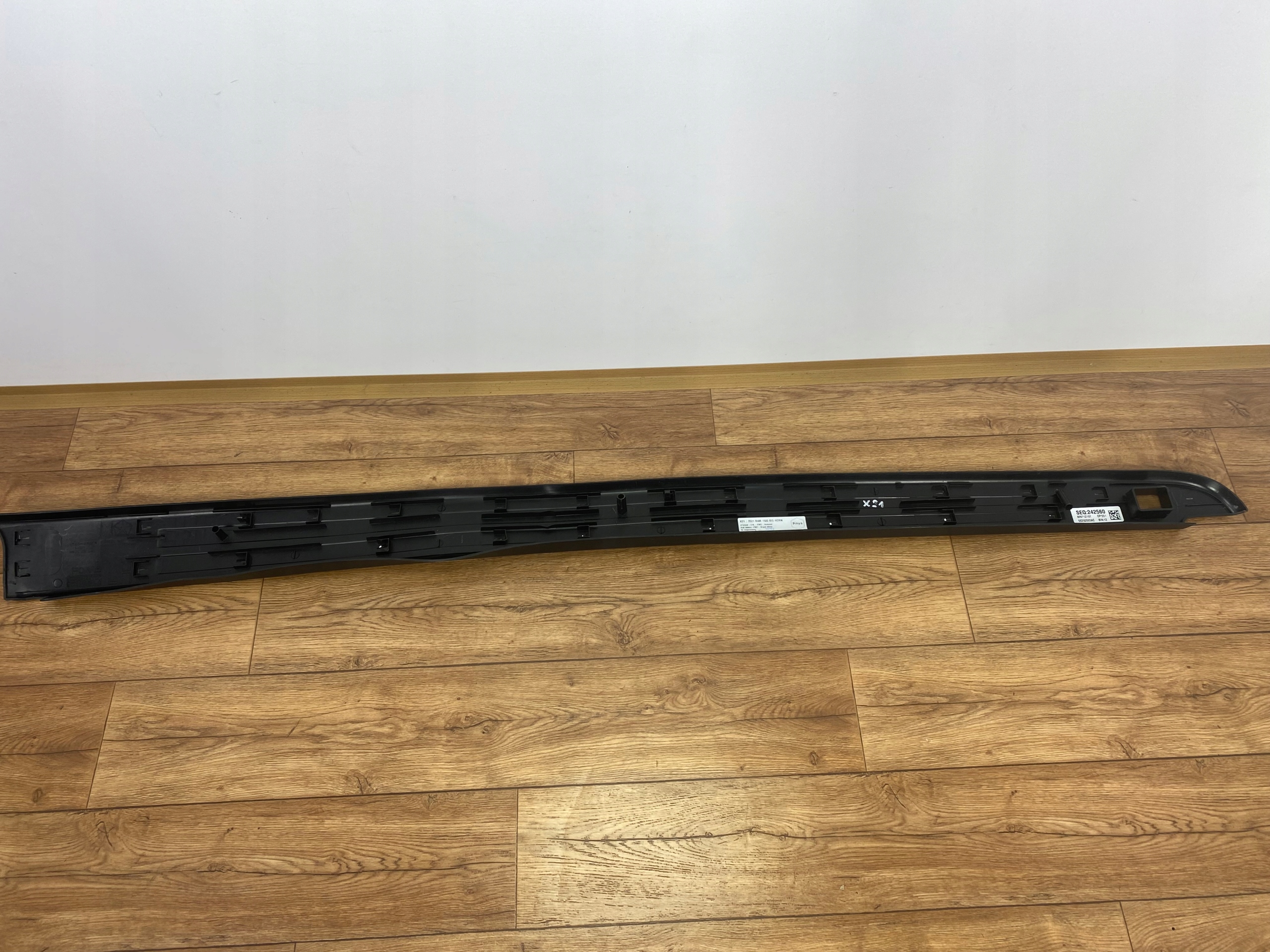 moulding side left cap paki Dodge Ram 1500 2019+ USA
