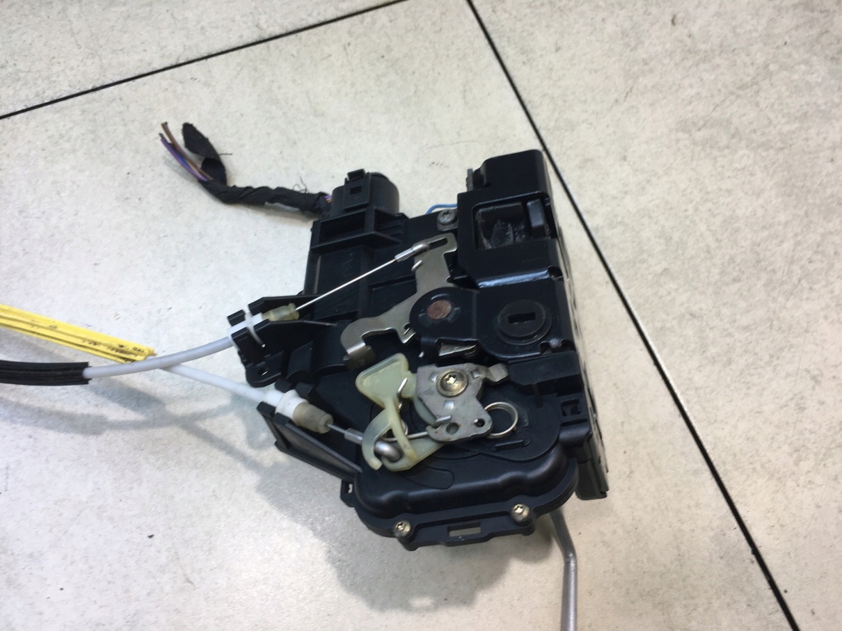 lock door left rear part AUDI A6 C5 7 PIN