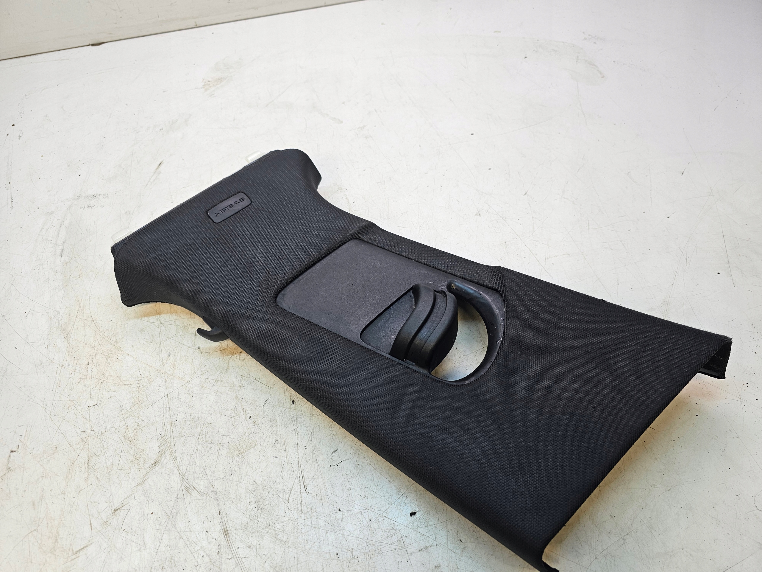 cover SLUPKA B left AUDI A4 B9 AVANT 8W0867243D