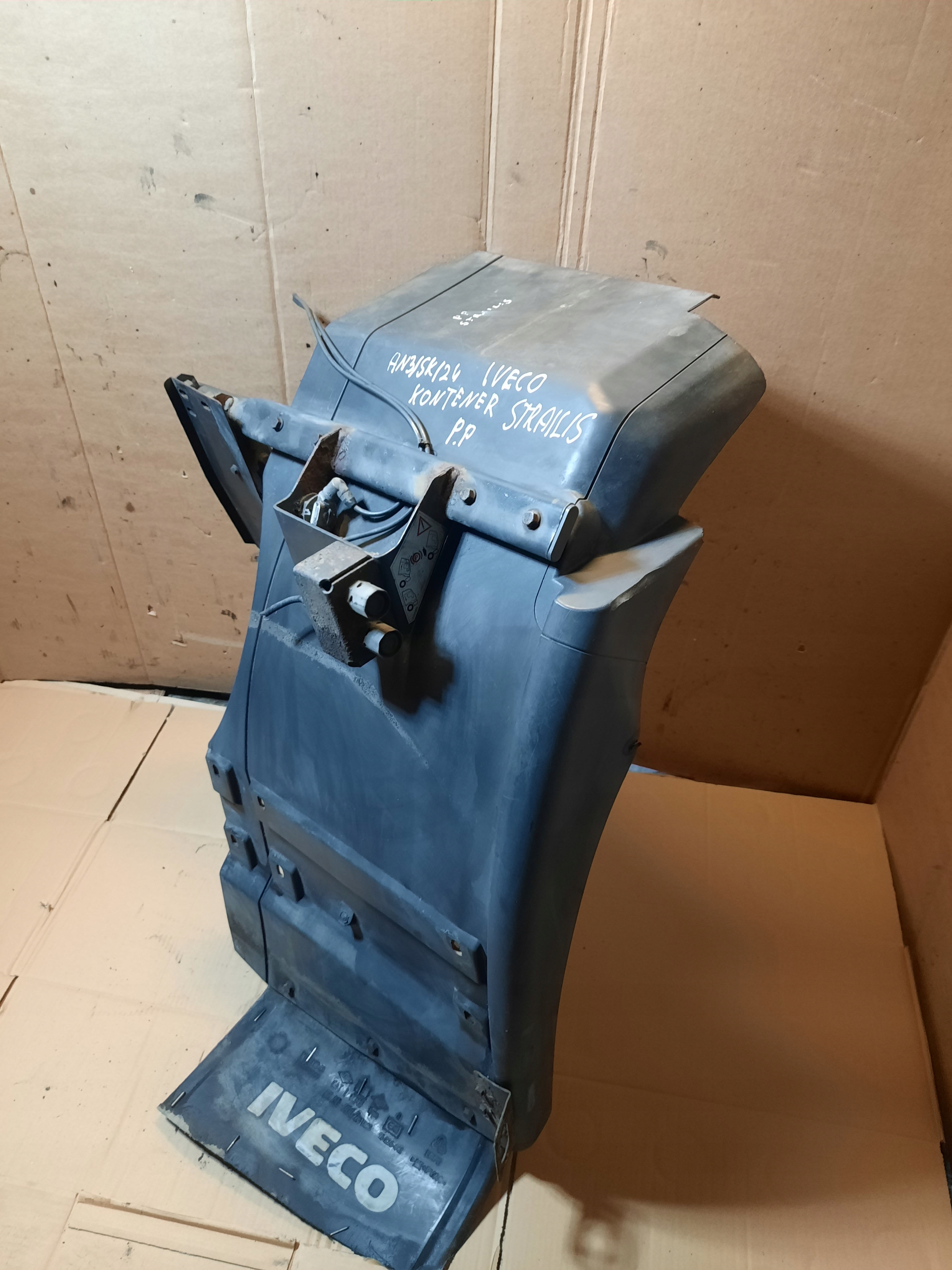 fender mudguard Zakole Pionowy Iveco Stralis right front