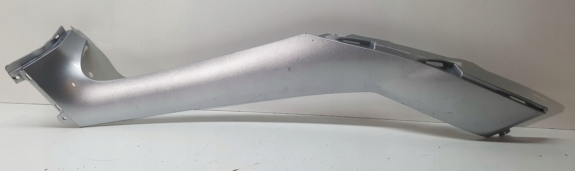 Listwa lewa bok Piaggio MP3 125 300 500 06-16r