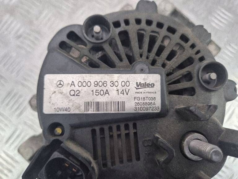 Mercedes E250 CGI W212 1.8i alternator A0009063000