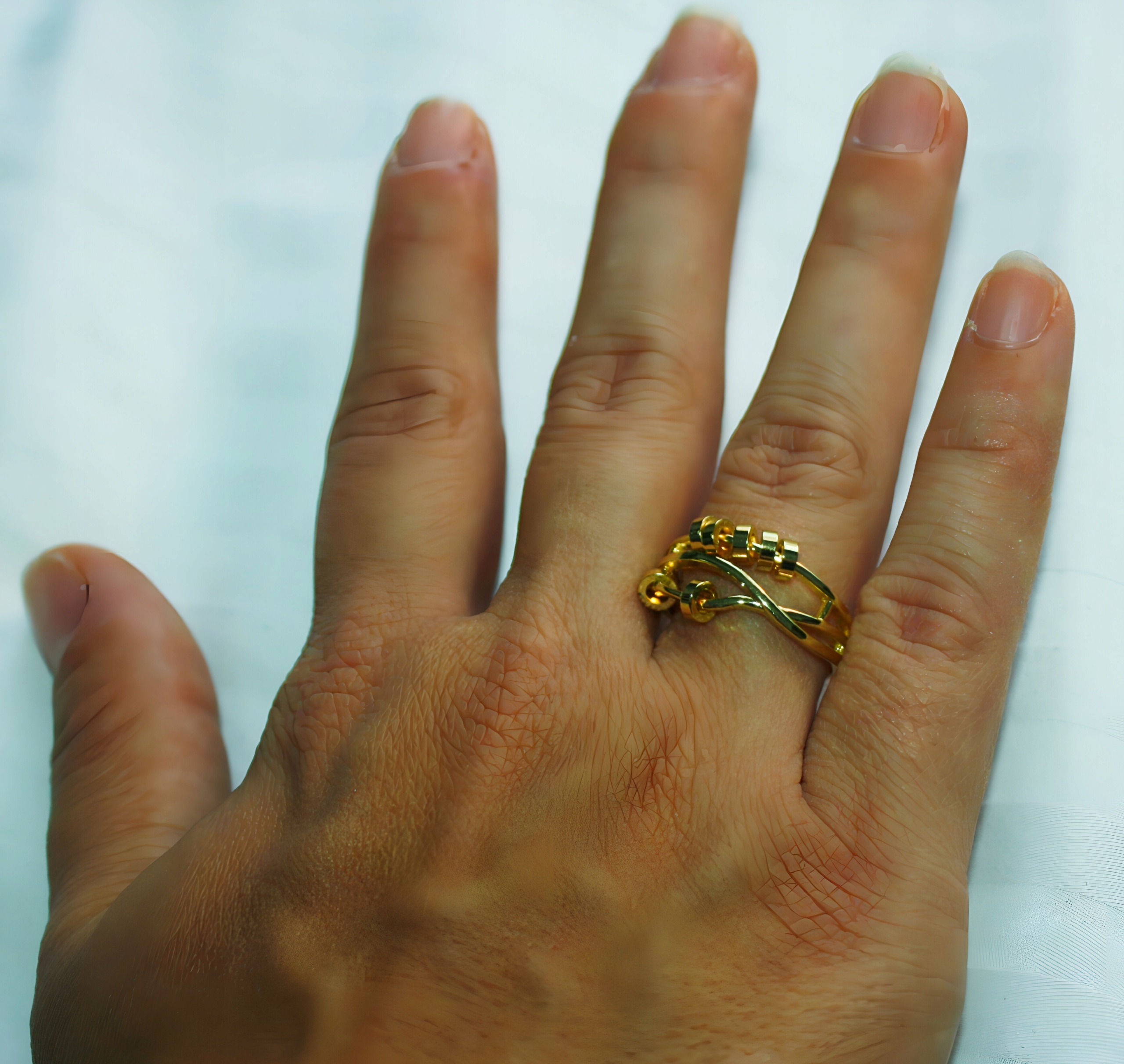 ZŁOTY ELEGANCKI PIERŚCIONEK antystresowy stal regulowany rozmiar prezent Rozmiar/Średnica wew. (mm) regulowany