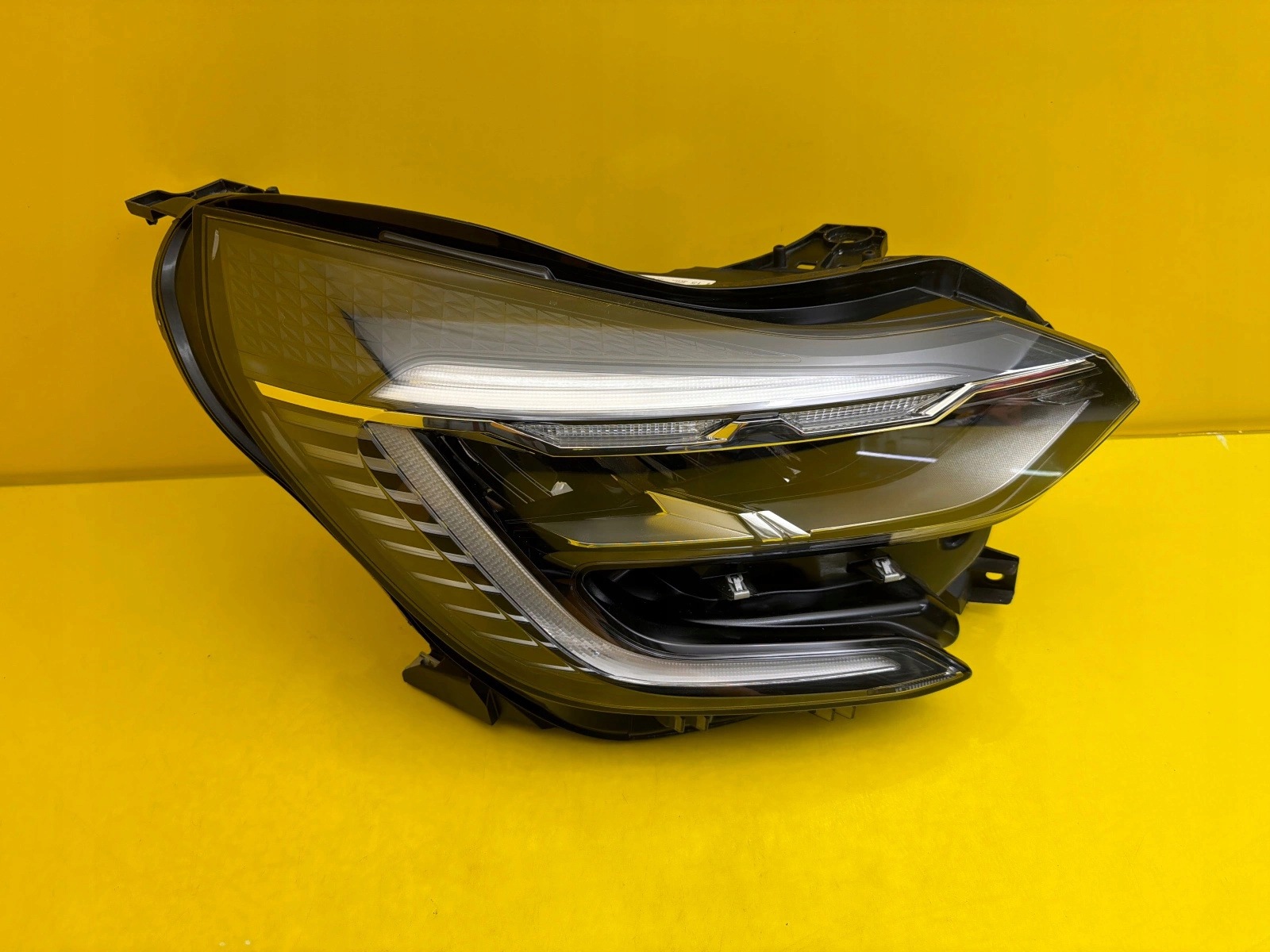 light right Renault Captur 2 II 2019- Full Led 260104525R
