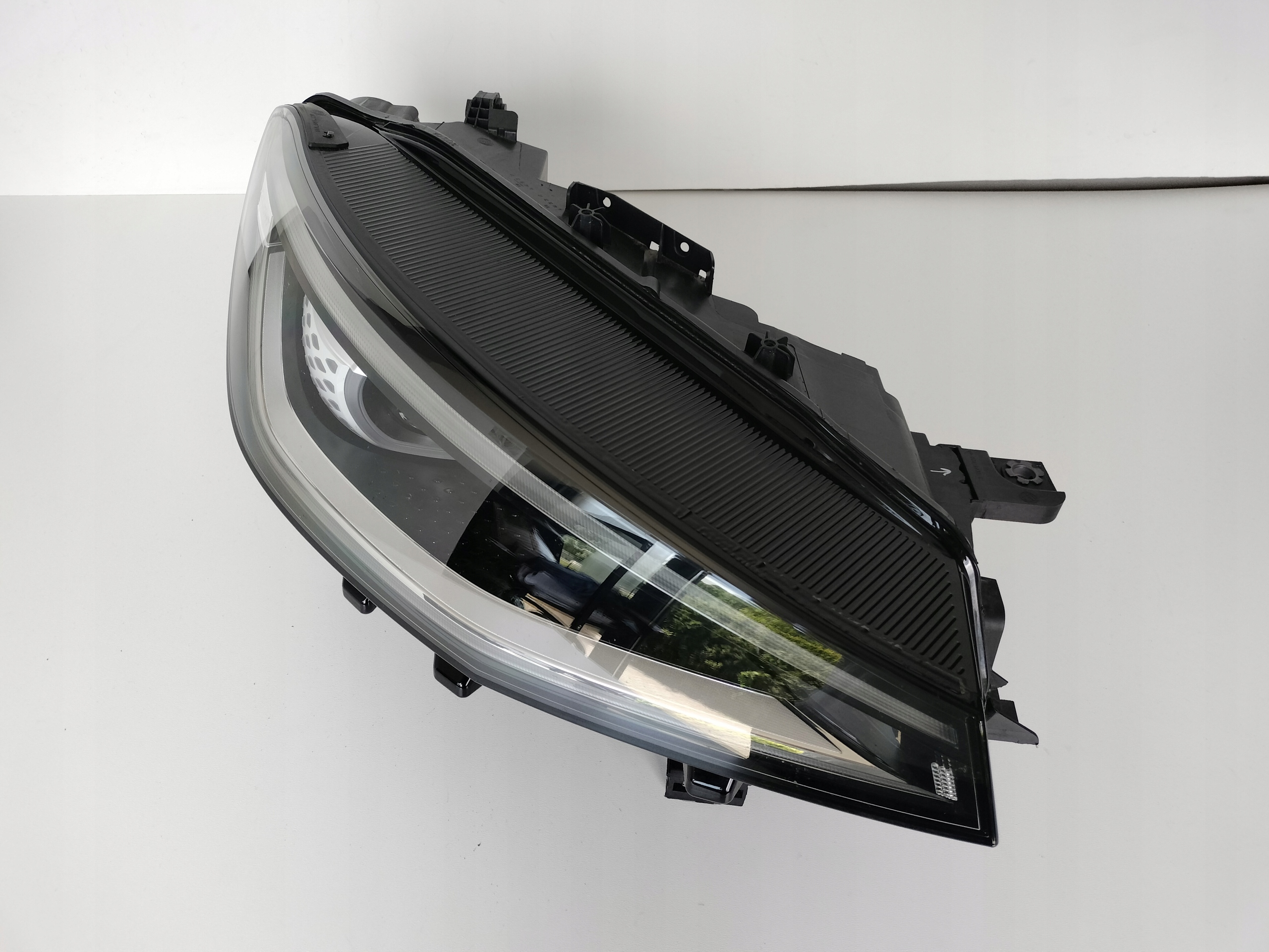 light right REFLEKTOR VW ID4 11A 20 FULL LED