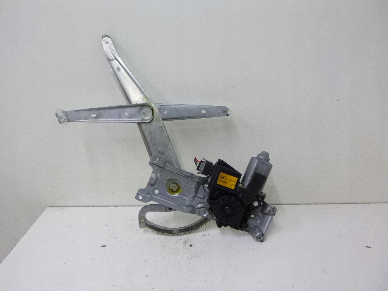 MÉCANISME VITRE AVANT DROITE OPEL CORSA B 5D 99R.