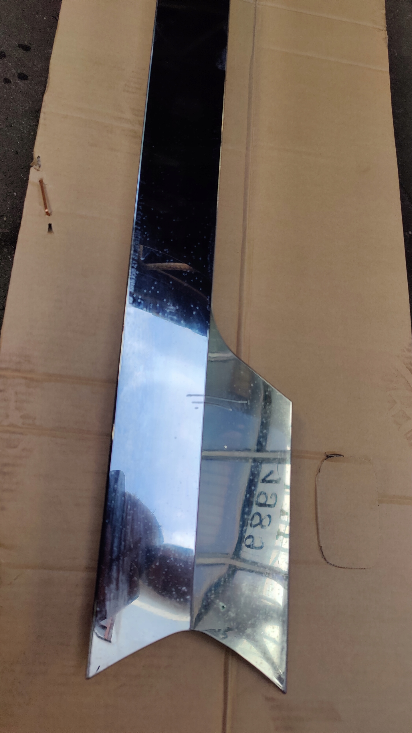 FEND BRILLANT 560SF LISTWA CHROM TYŁ Jakość części (zgodnie z GVO) O - oryginał z logo producenta pojazdu (OE)