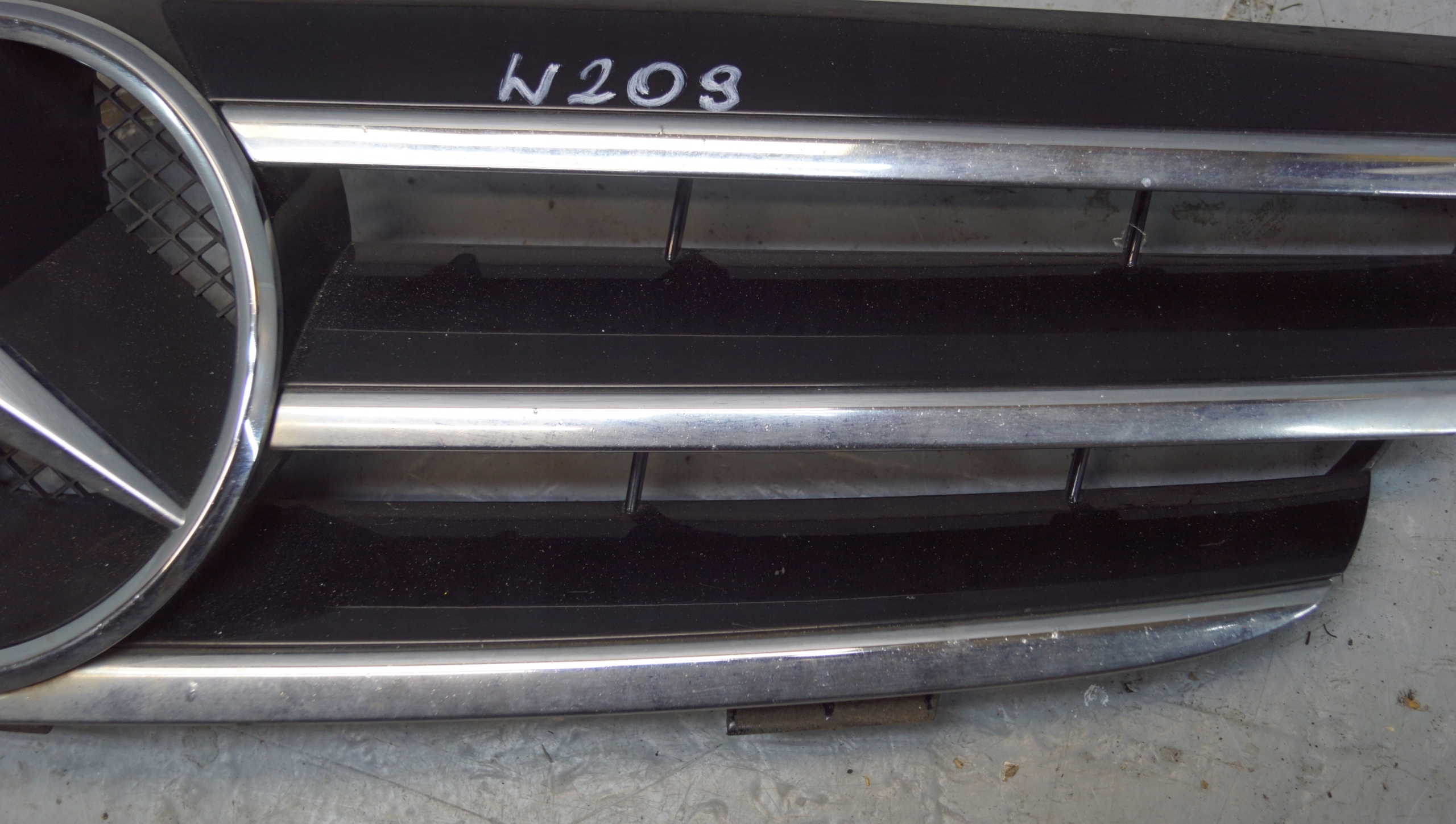 Mercedes-Benz CLK-Klasse W209 Kühlergrill FRONTGRILL Kühlergitter A2098800123 - Thumbnail 6