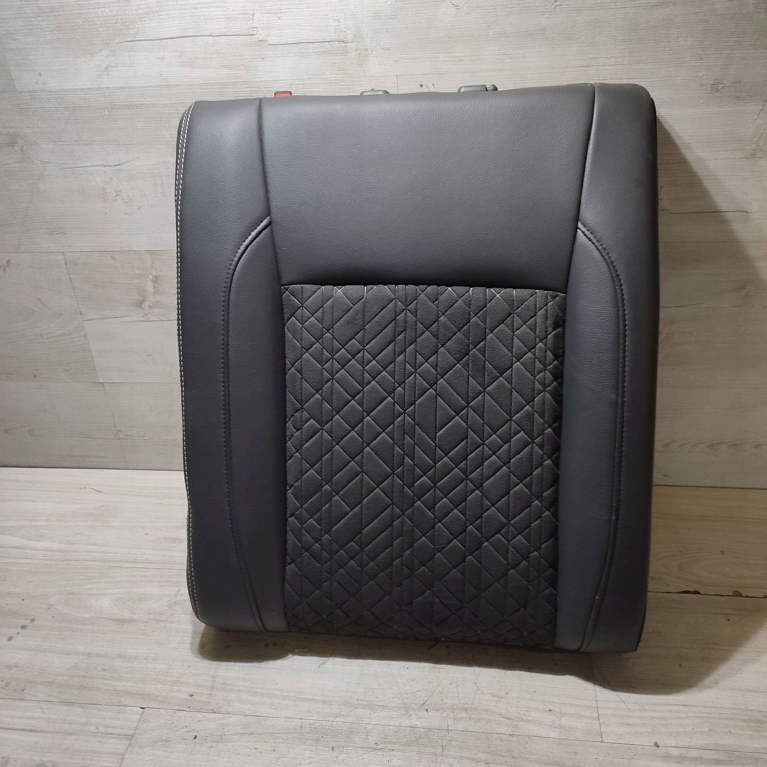 seat rear rear part side right Suzuki Vitara (LY) 5XX2