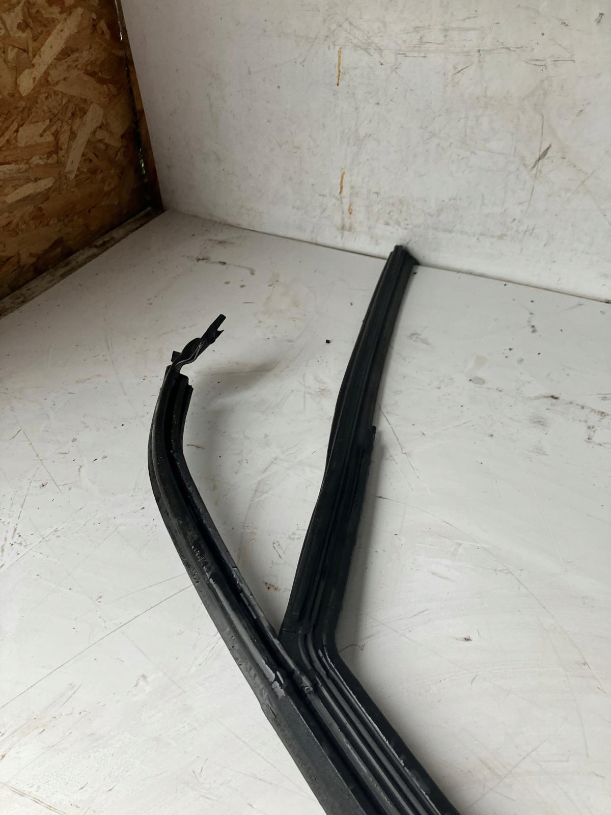 frame gasket door left front PEUGEOT 308 T9 9677894980