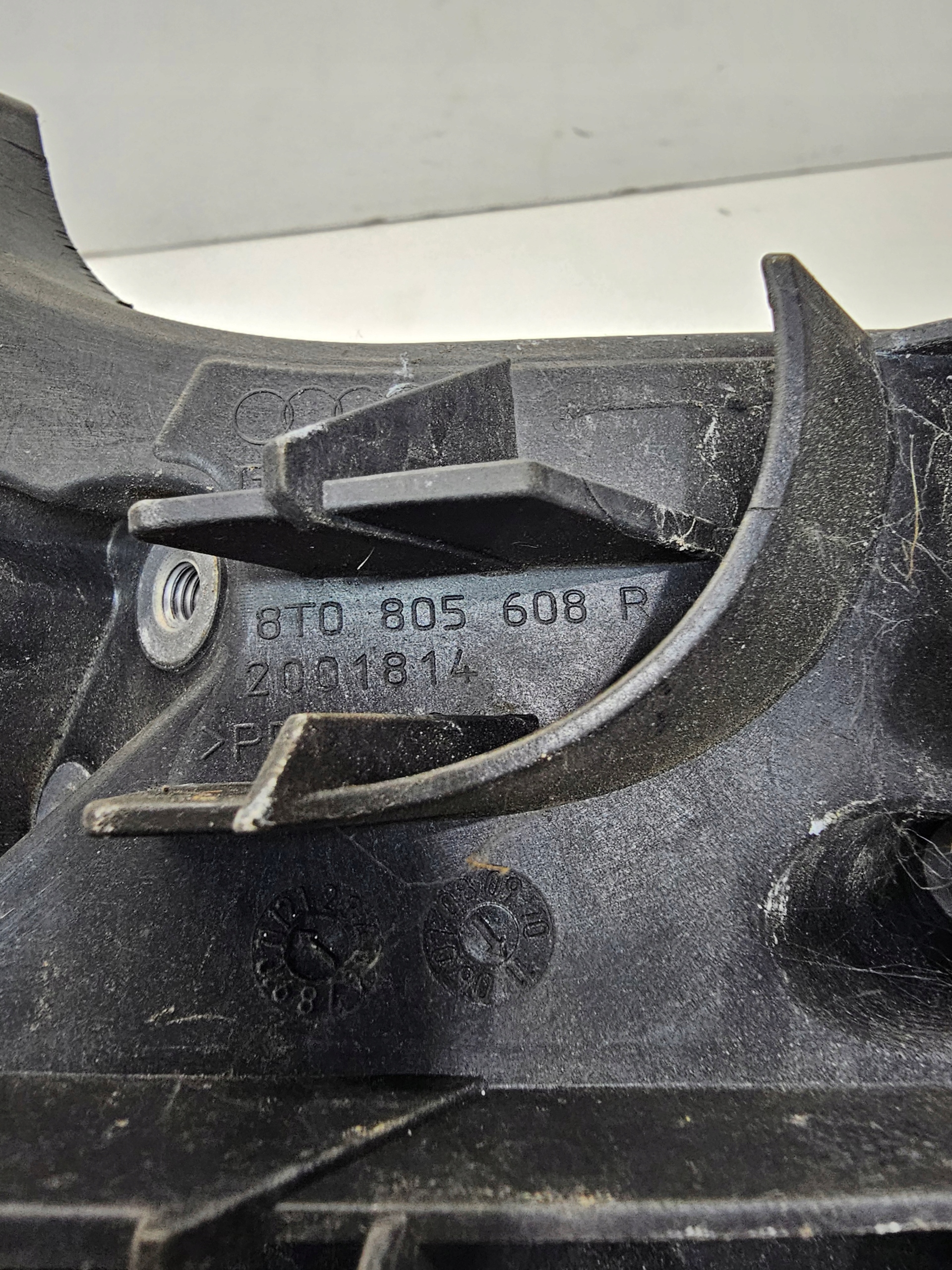 support holder REFLEKTORA right AUDI A5 8T 8T0805608