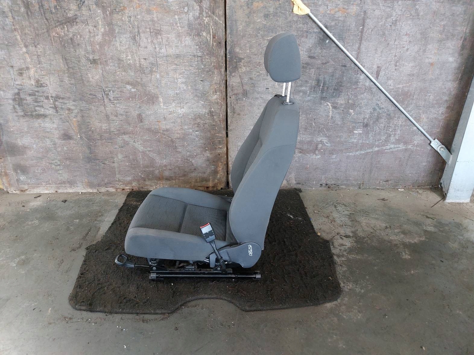 seat right front VOLKSWAGEN GOLF V HB 3D