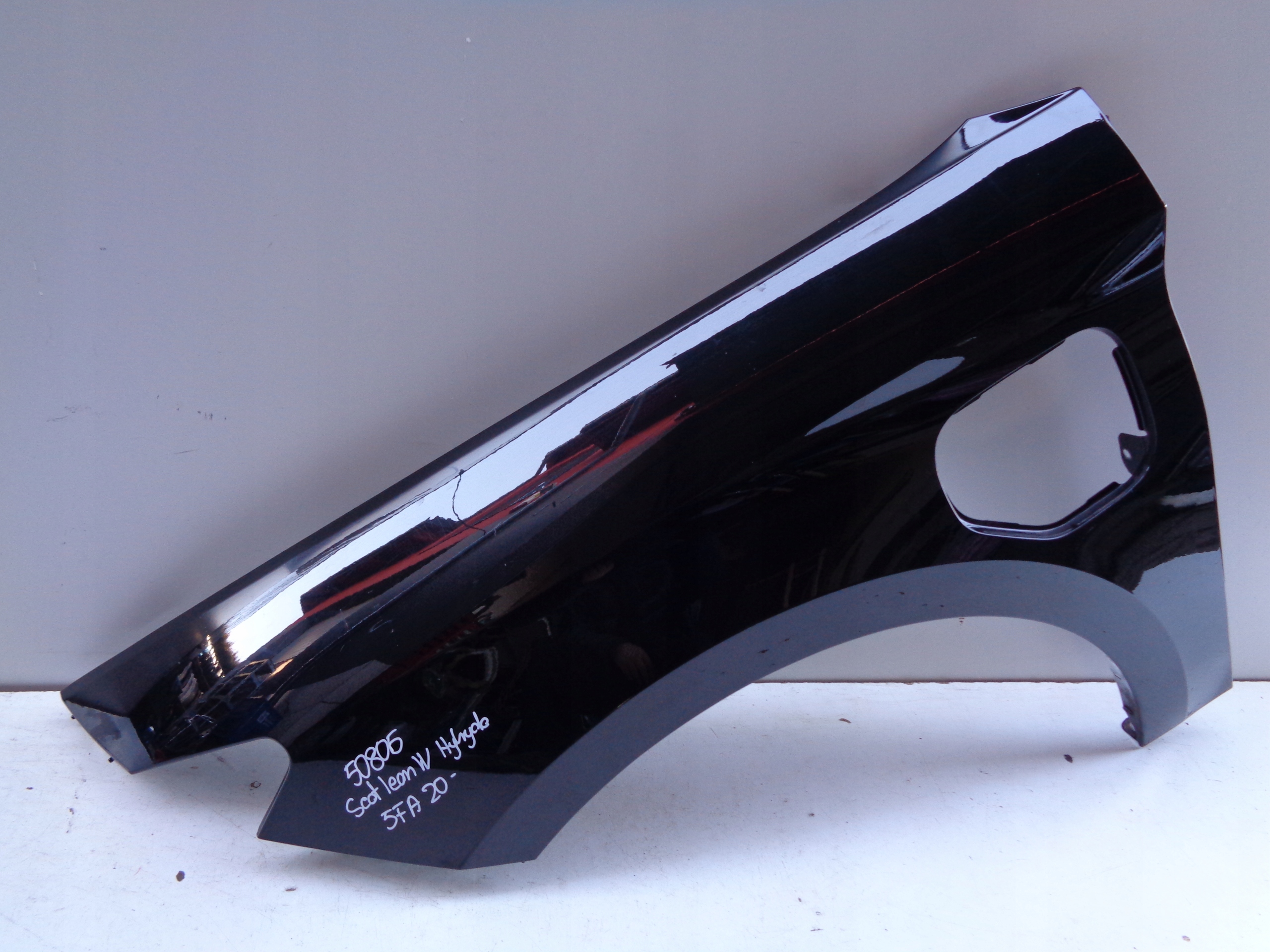 fender left front SEAT LEON IV 4 5FA 20- HYBRYDA NR 50806