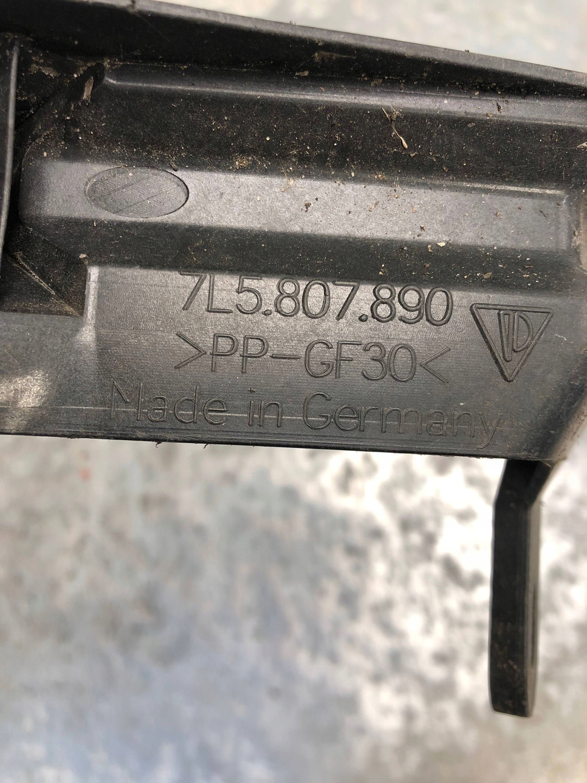 bumper bracket right front PORSCHE CAYENNE 7L5807890