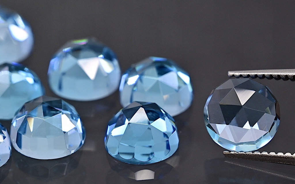 Topaz Swiss Blue rozeta kulatá fi 6 mm