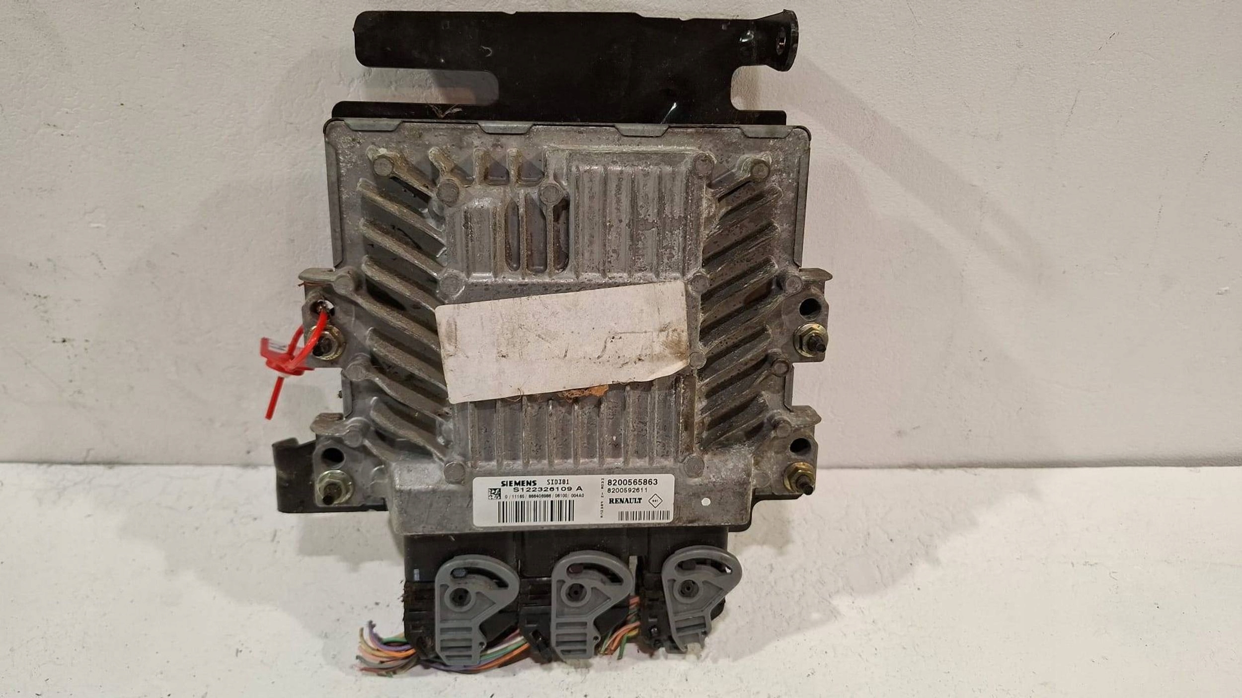 control unit of the engine computer S122326109A Renault Megane II 1.5 DCI