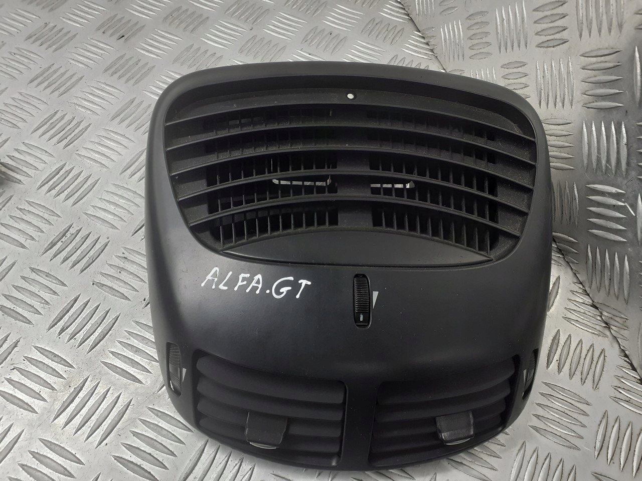 воздухозаборник жалюзи центральная потока воздуха ALFA ROMEO GT 225501