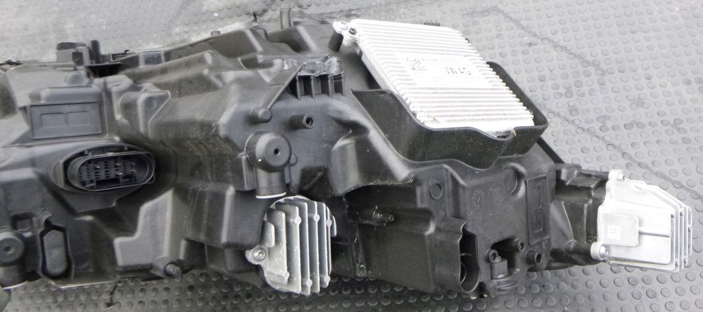 Skoda Octavia Reflektor Lewy 5E4941015A Typ samochodu Samochody osobowe