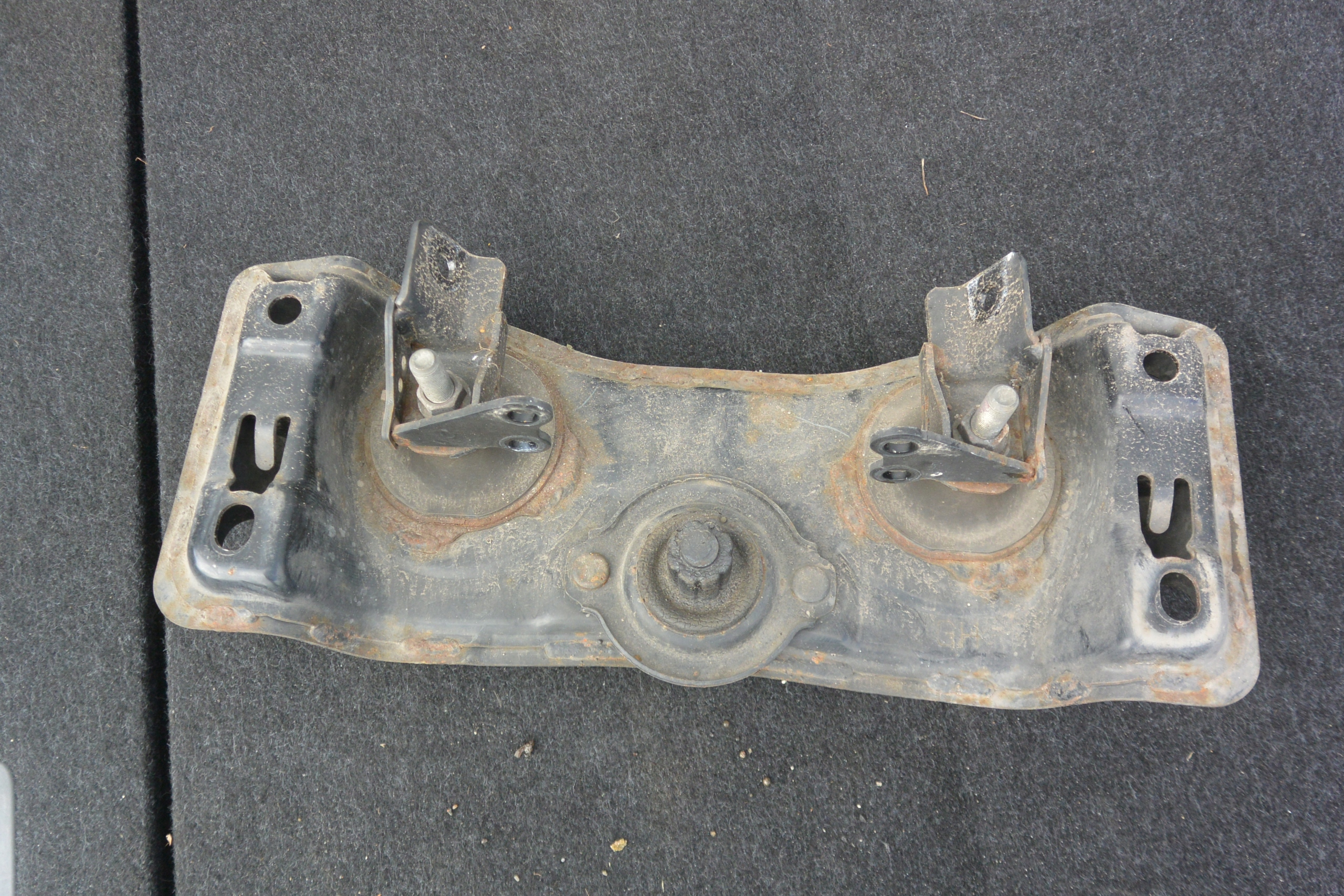 GETRIEBEHALTER STREBE LEXUS GS III 450H