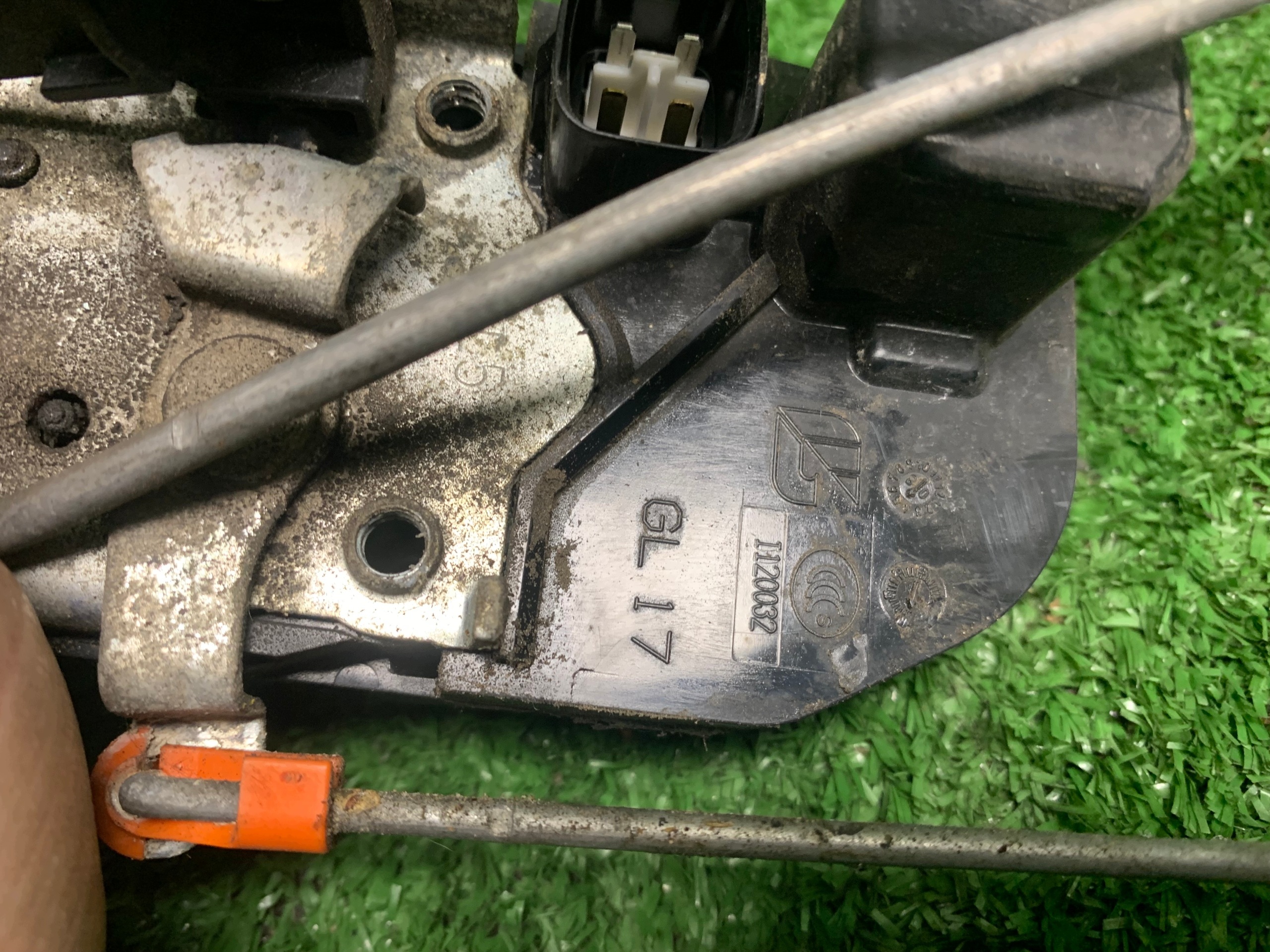 CHRYSLER 300C lock door left front