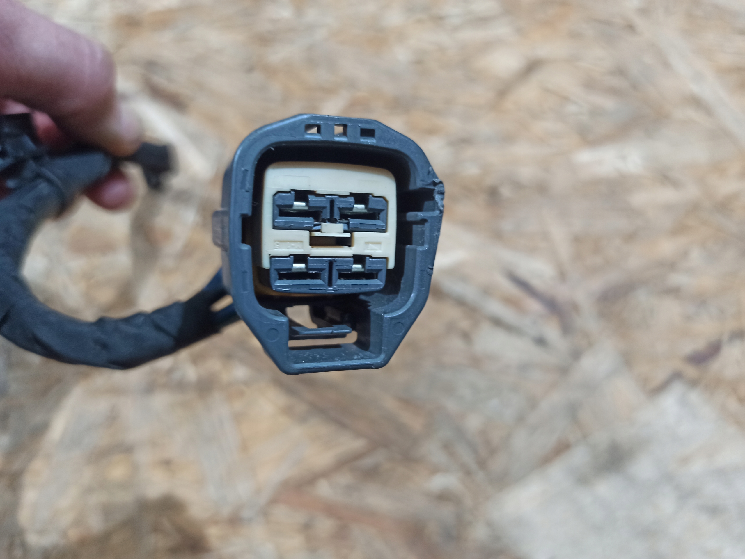 Разъем вентилятора радиатора Challenger Charger