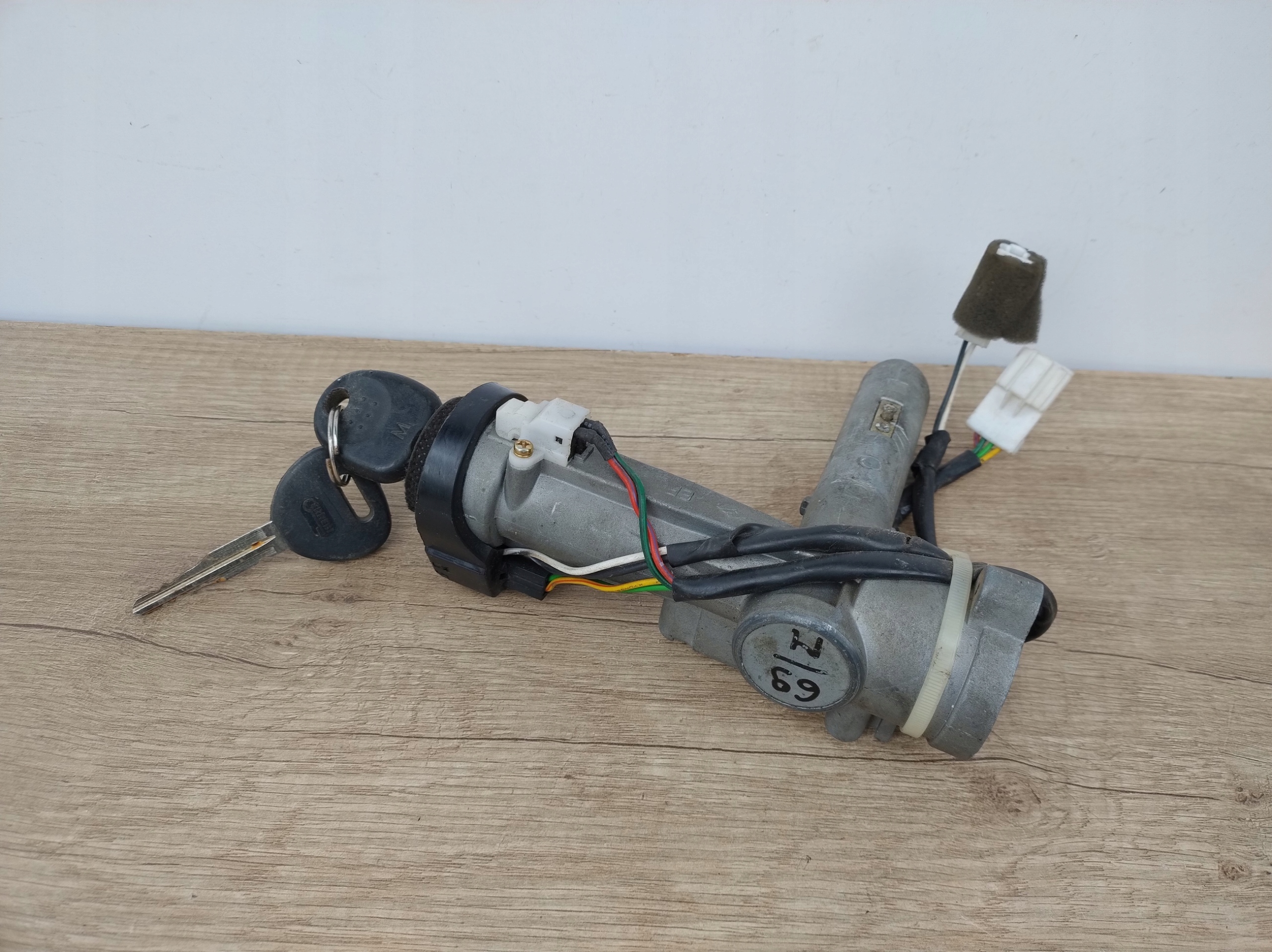 KIA MAGENTIS ignition + 2X key 39113-27464 K109/037