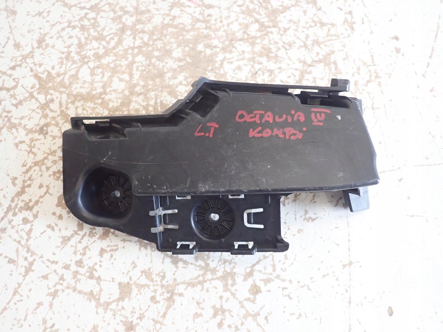 bumper bracket left rear part SKODA OCTAVIA IV 2020