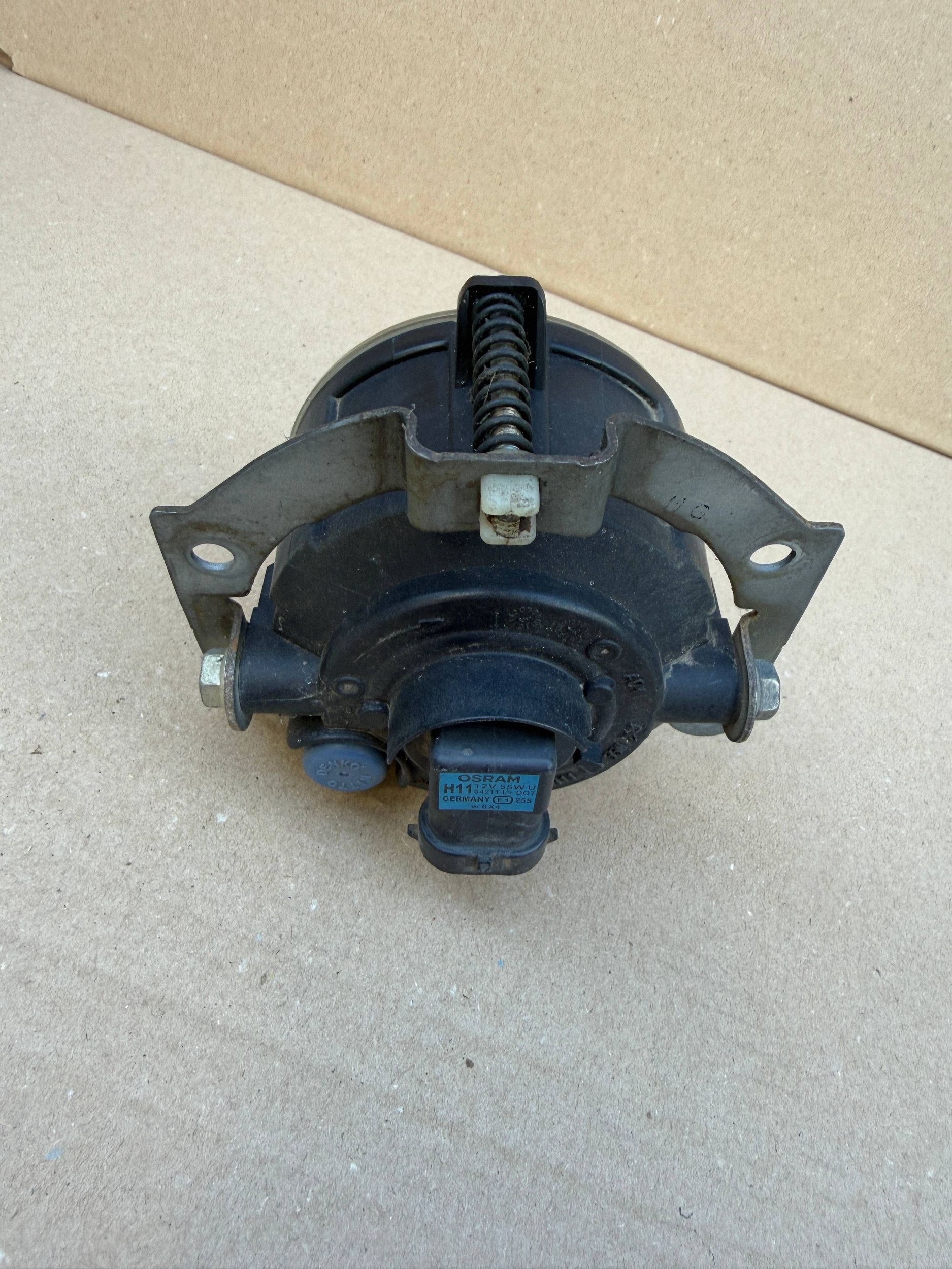 MITSUBISHI OUTLANDER III fog light front right A047436