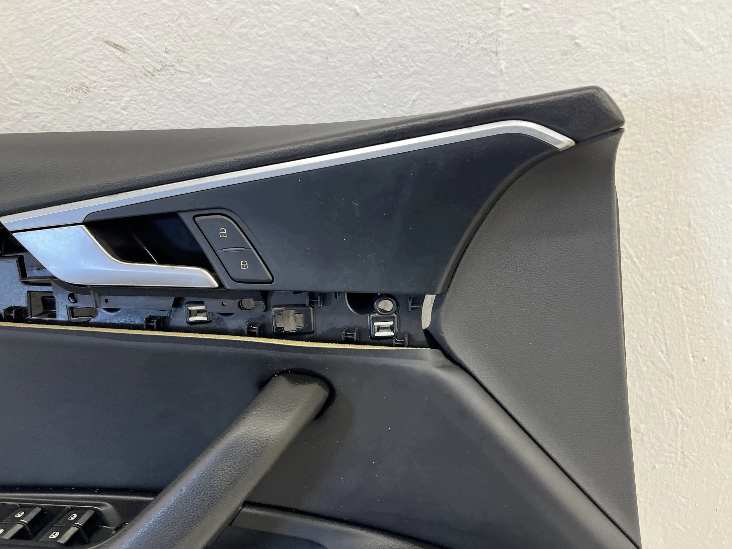 upholstery door front left side driver´s AUDI A4 B9 8W0867133