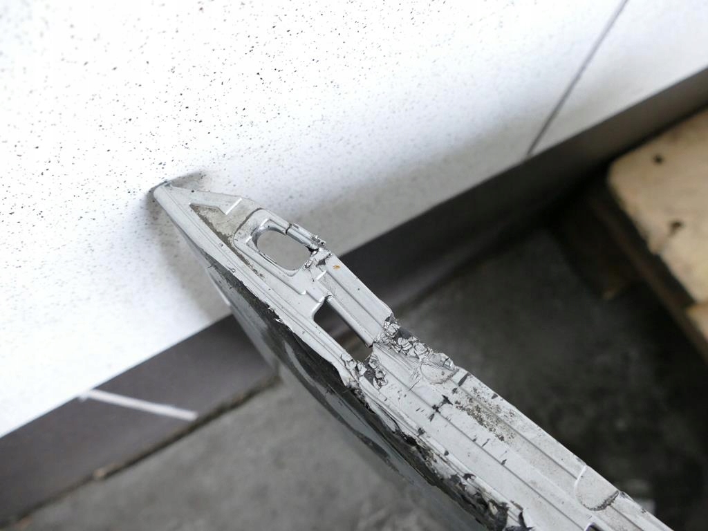 BMW 1 F20 F21 M-PAKIET LIFT ZDERZAK TYŁ PDC A83 Otwory na czujniki parkowania dla haka holowniczego