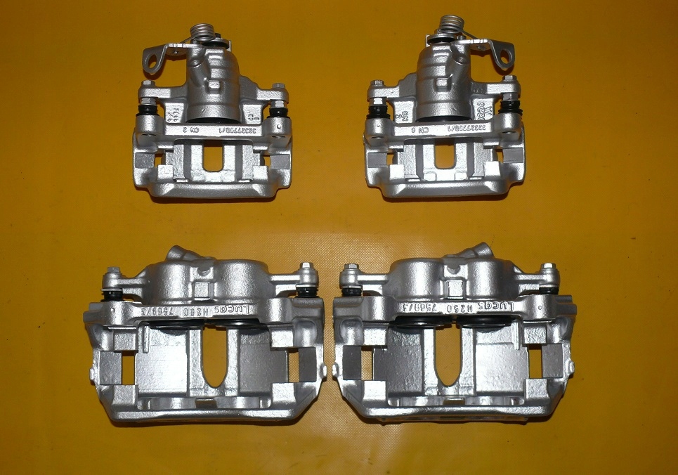 ZACISKI LEWY PRAWY PRZÓD TYŁ RENAULT TRAFIC II 01- Strona zabudowy przód + tył