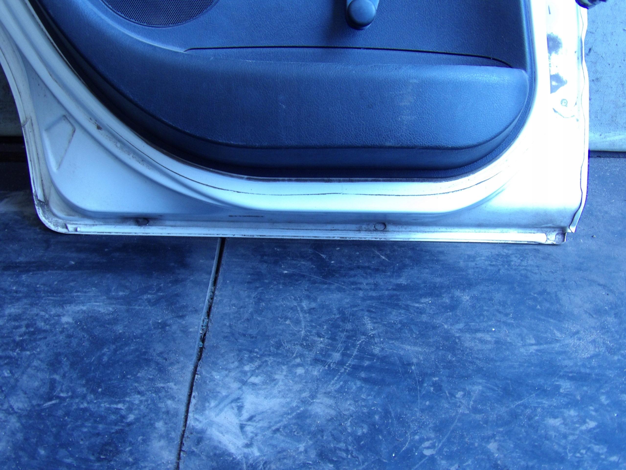 Peugeot 207 door rear. left lak. EWPB HB 5D