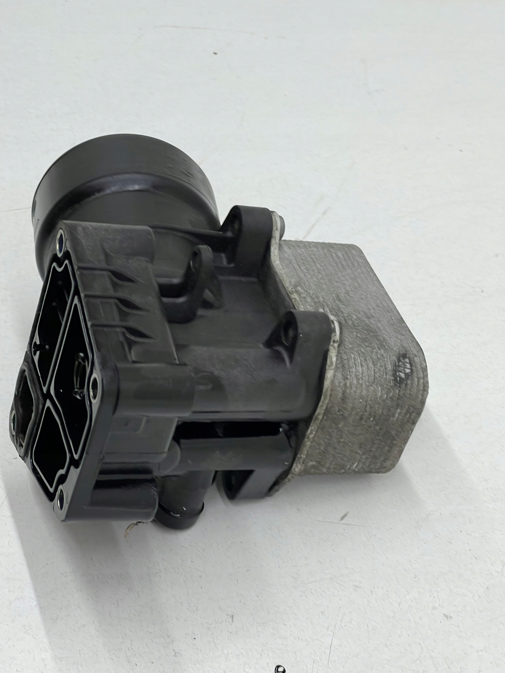 AUDI A4 B8 A5 8T A6 C7 2.0 TDI Ölfiltergehäuse
