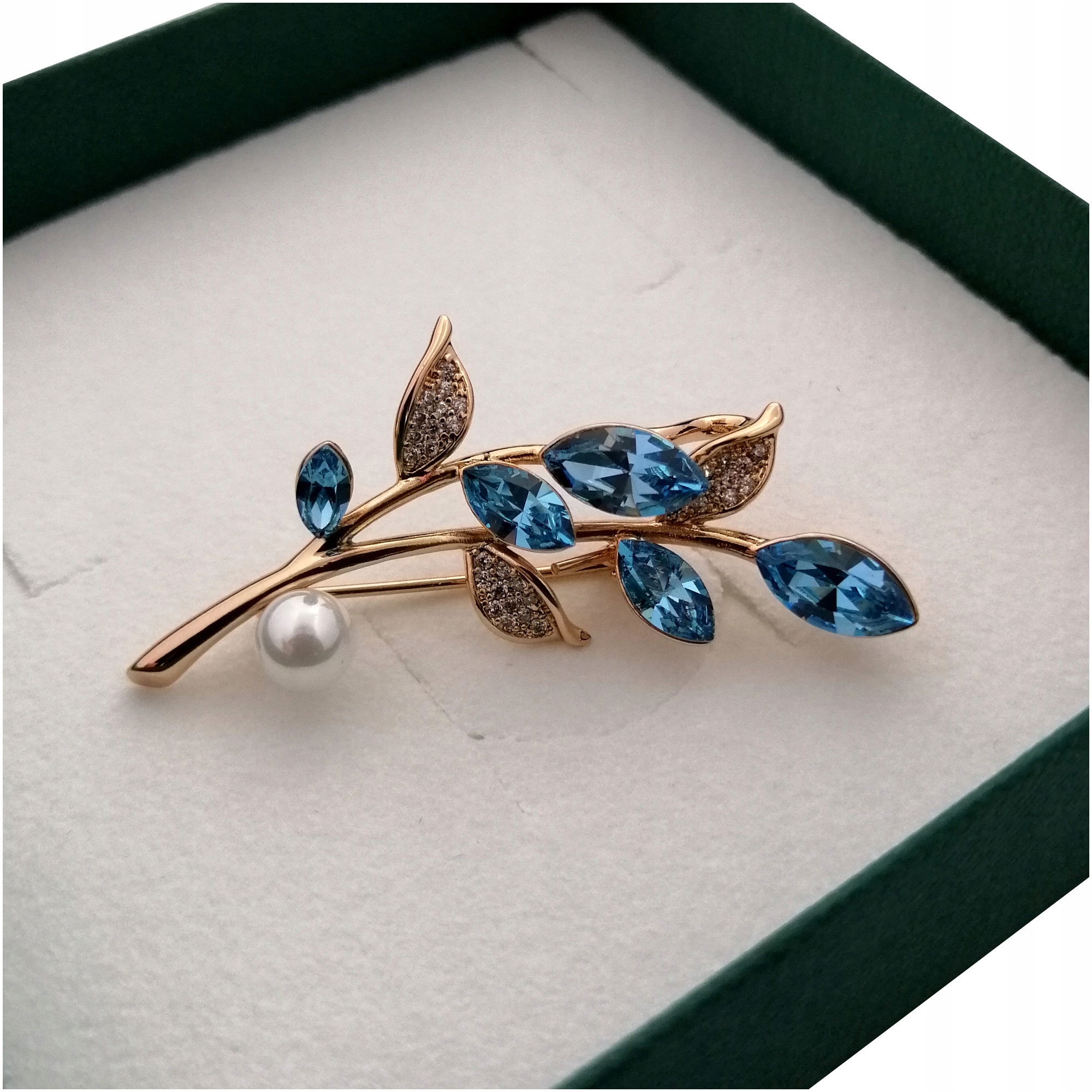 

Złota Broszka Sapphire Light Grawer 18K