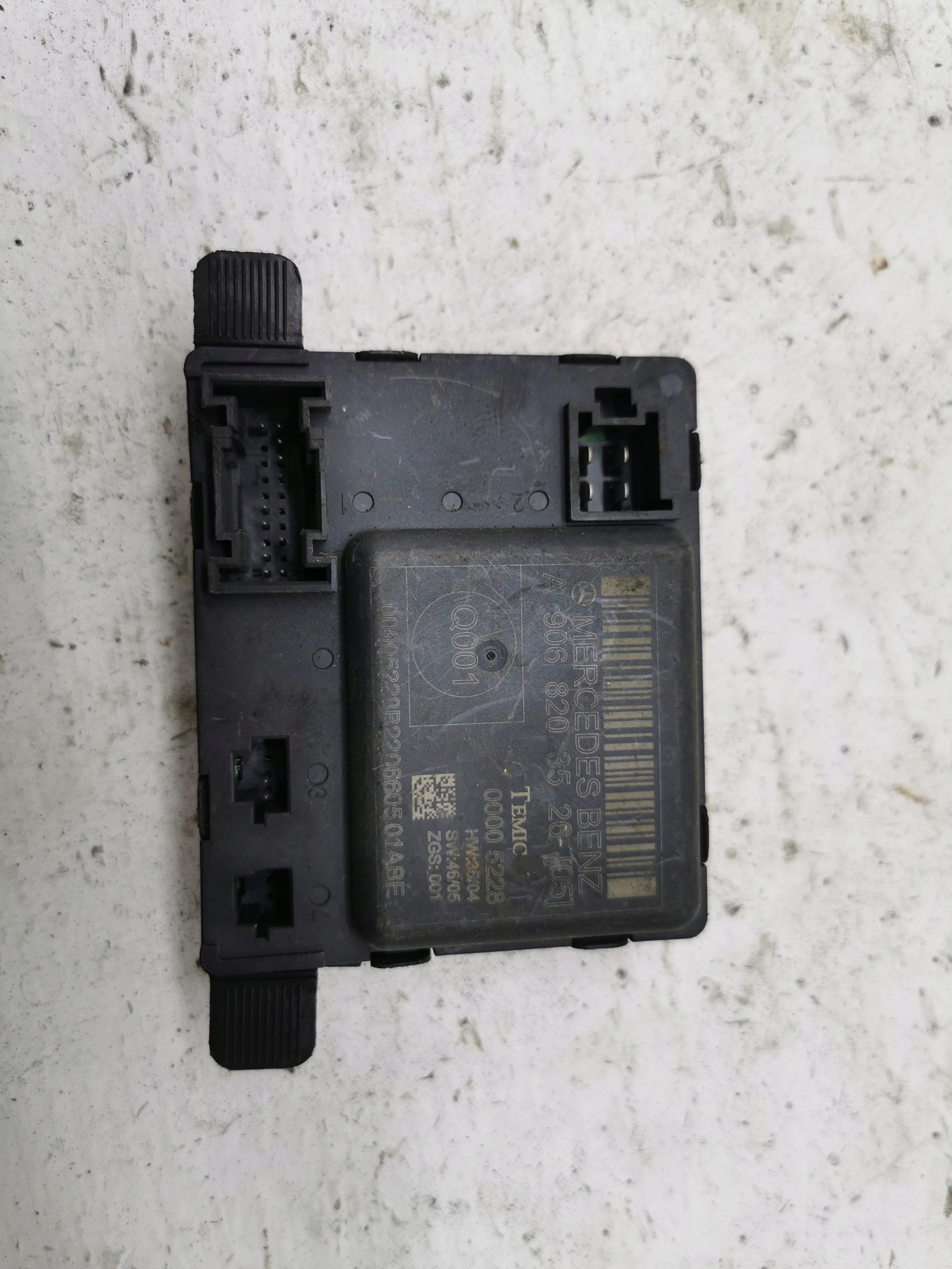 module door MERCEDES SPRINTER W906 A9068203526