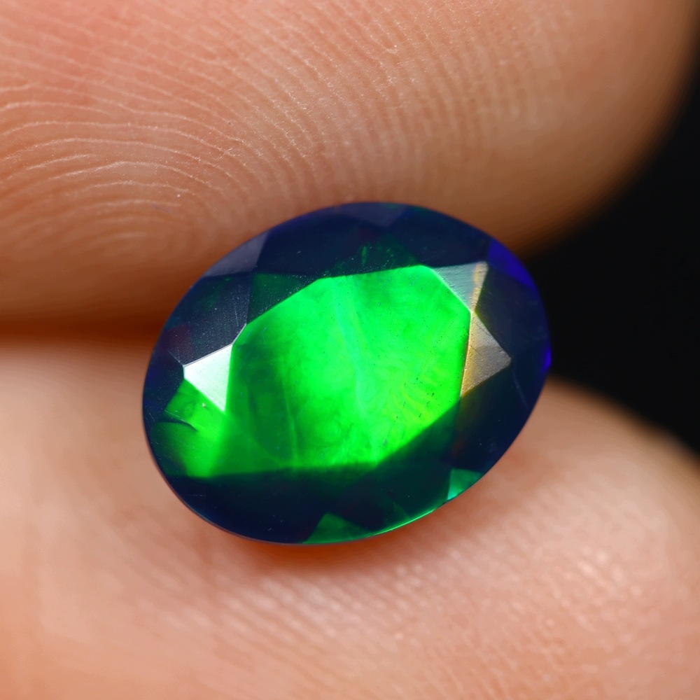 Přírodní opál černý 1.13 ct Ovál Etiopie certifikát Wbd