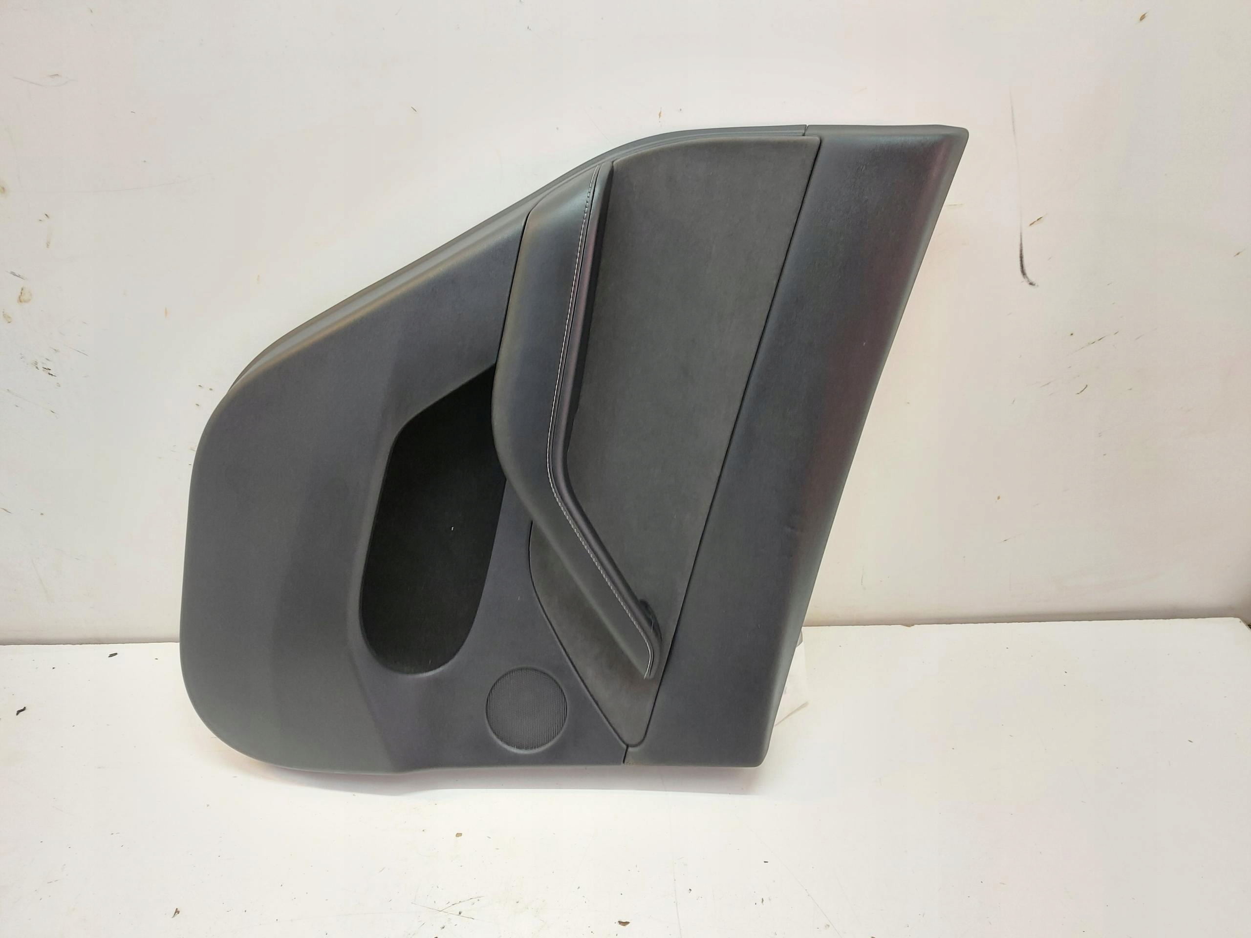 TESLA MODEL Y 2022r upholstery side door left rear part