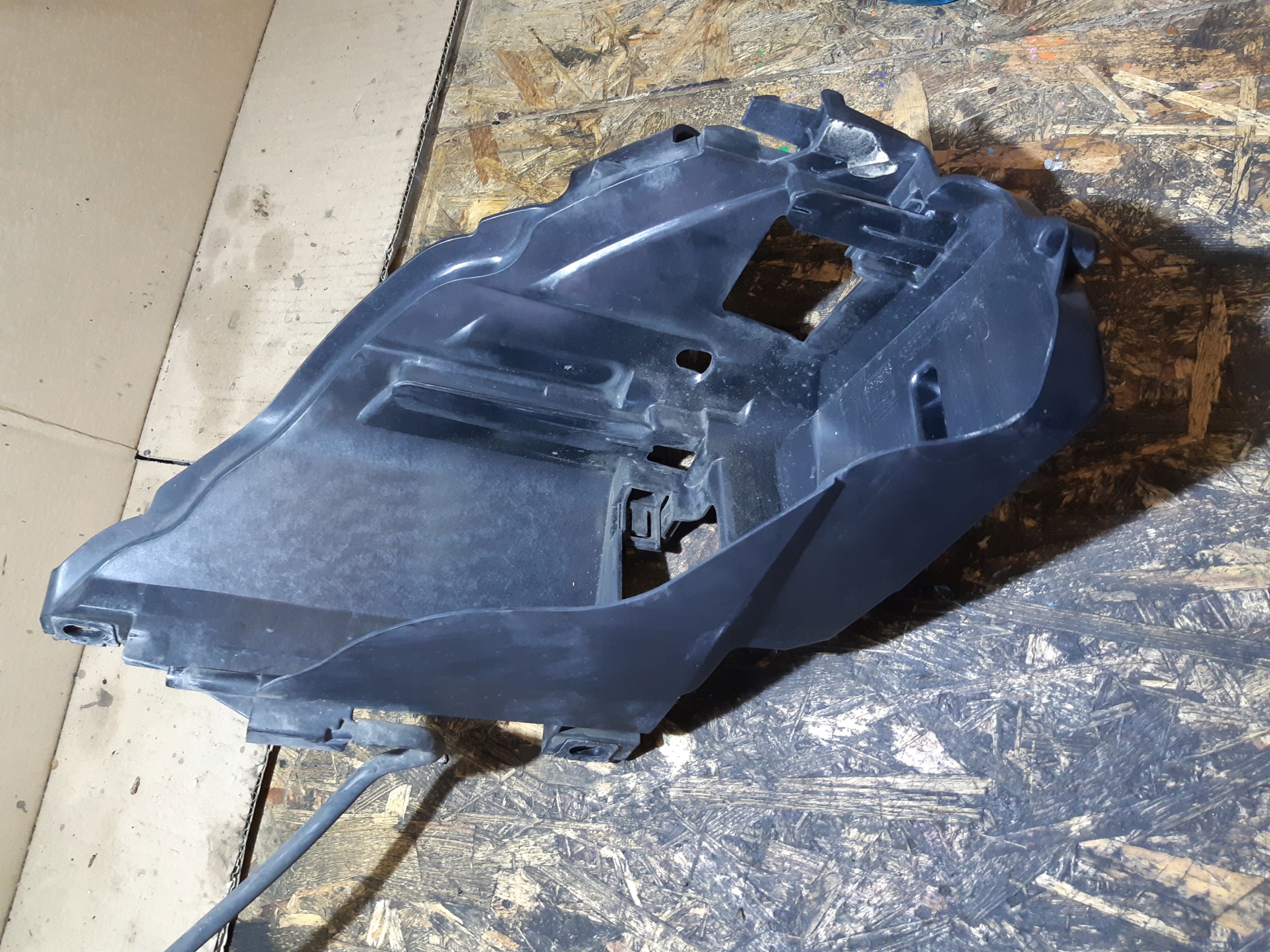 AUDI Q7 4L LIFT holder guard support bracket lights left front 89339697