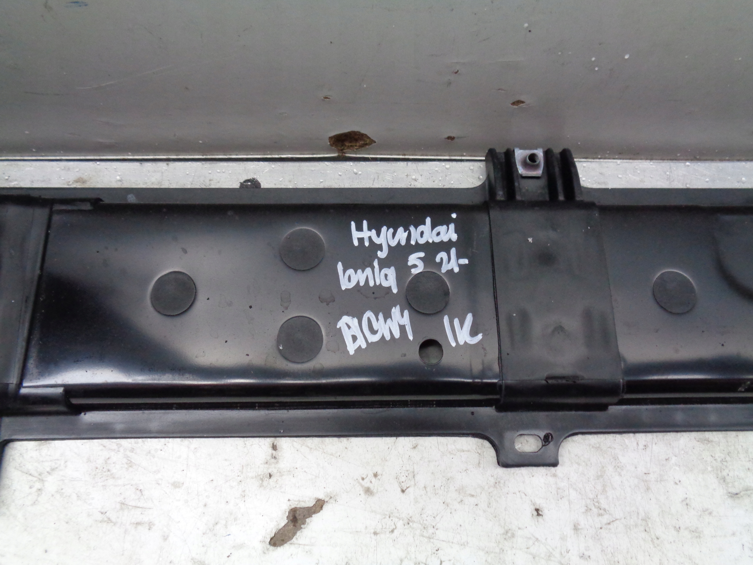 new bar, wall front HYUNDAI IONIQ 5 21