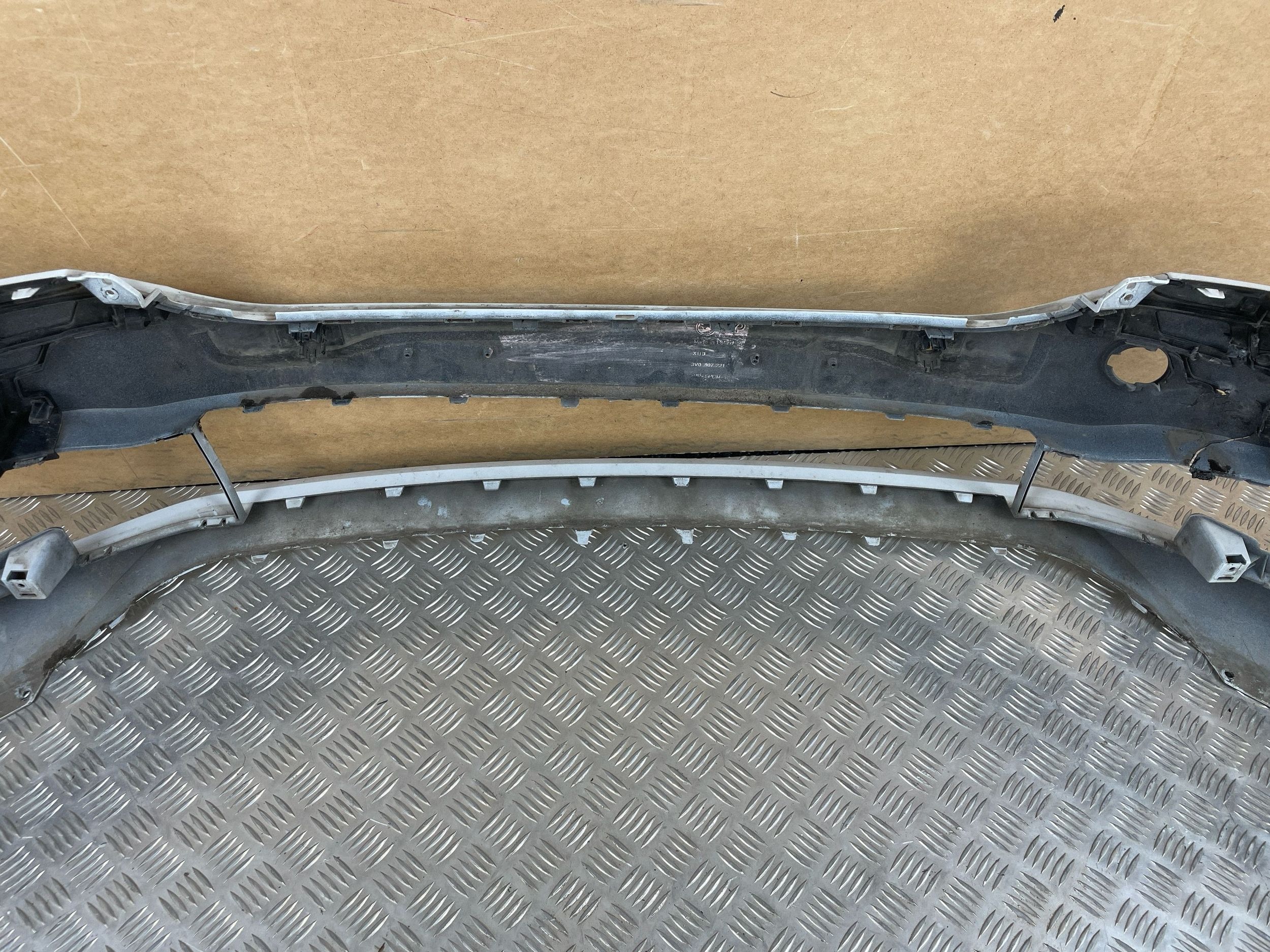 front bumper 4XPDC washers SKODA SUPERB III 3V0 2015-2019 3V0807221
